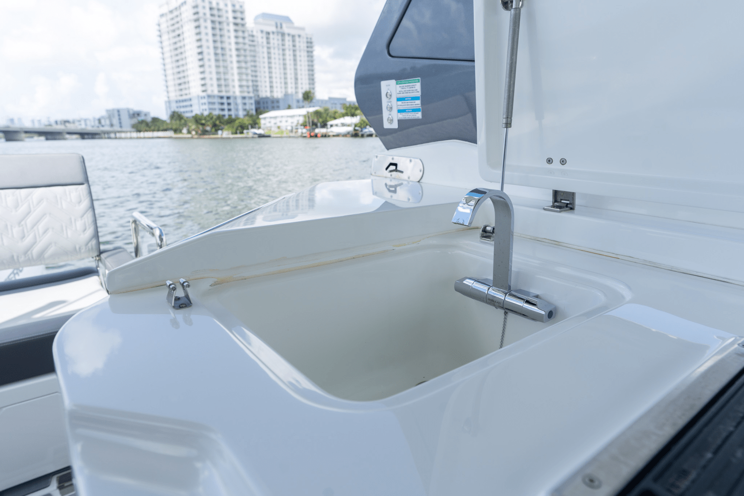Slide: The Image of Galeon 325 GTO 2024 - 30