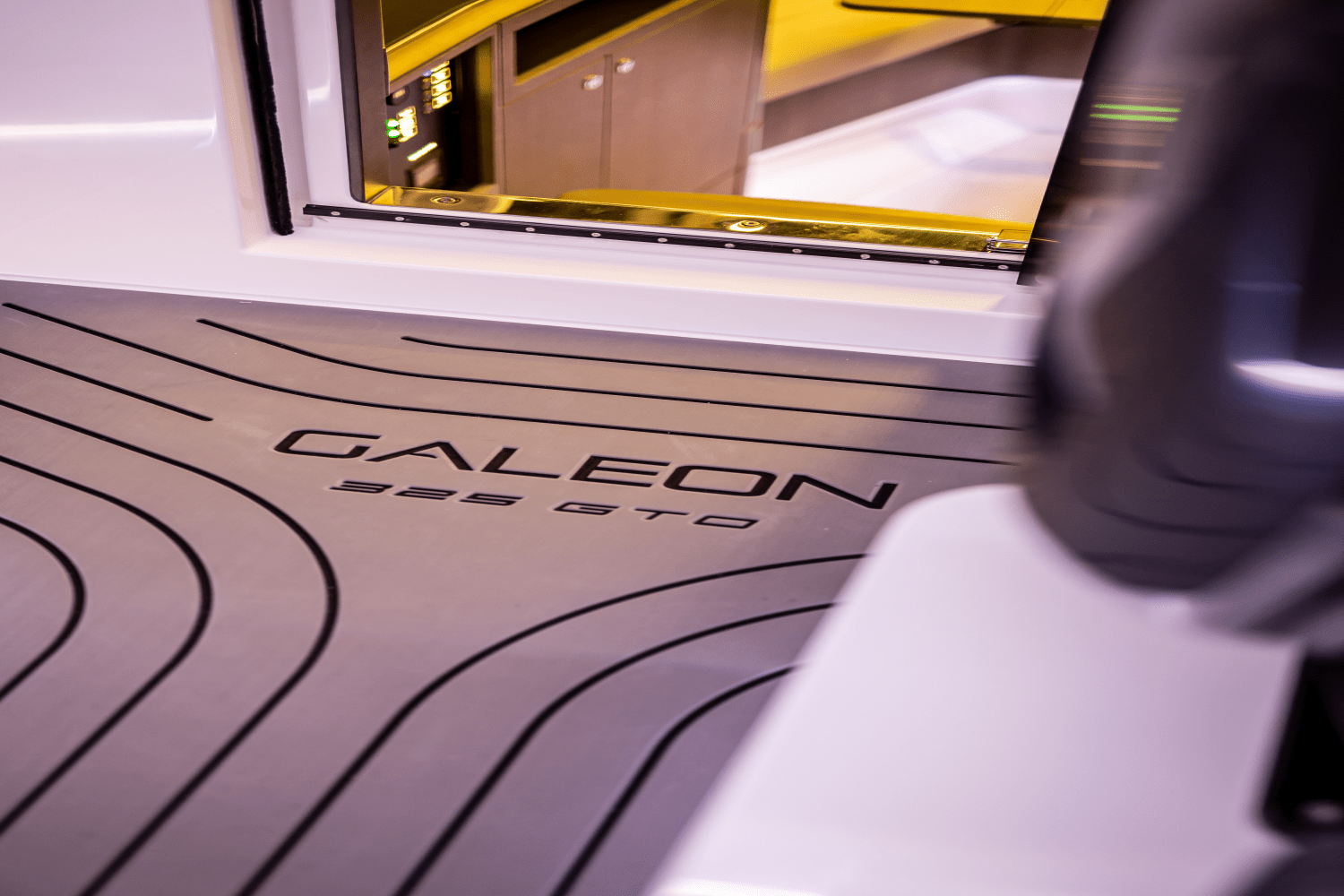 Slide: The Image of Galeon 325 GTO 2024 - 32