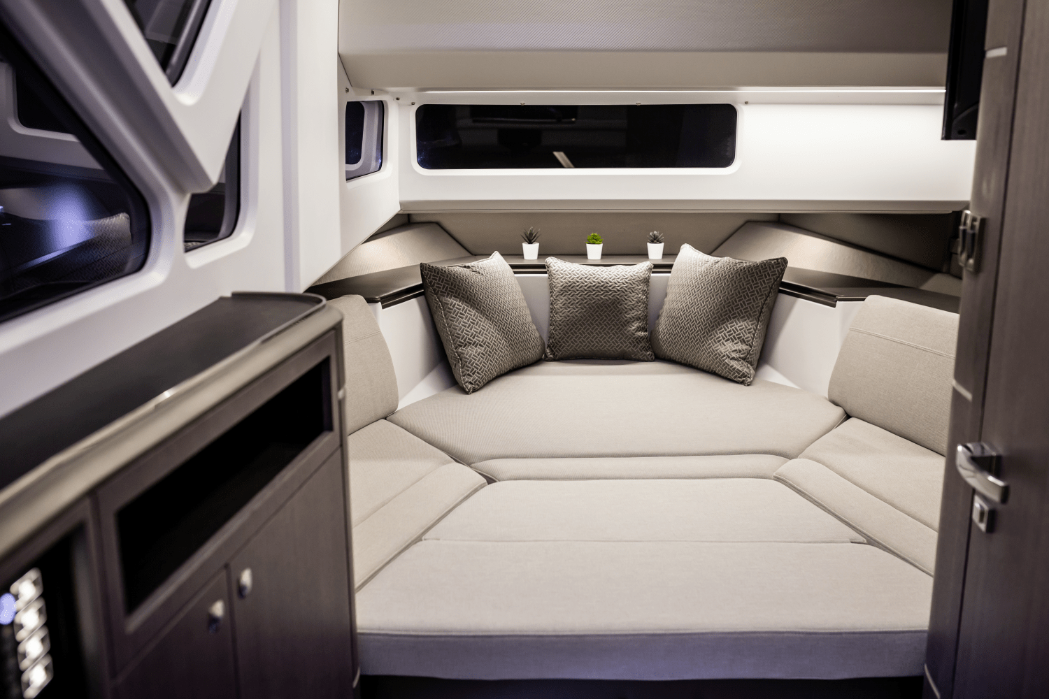 Slide: The Image of Galeon 325 GTO 2024 - 39