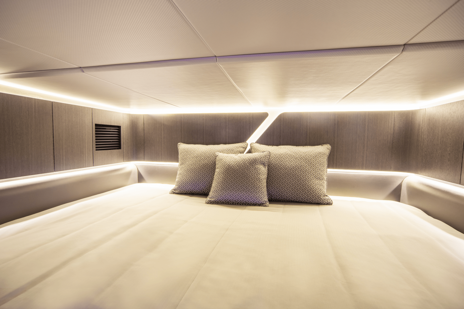 Slide: The Image of Galeon 325 GTO 2024 - 40