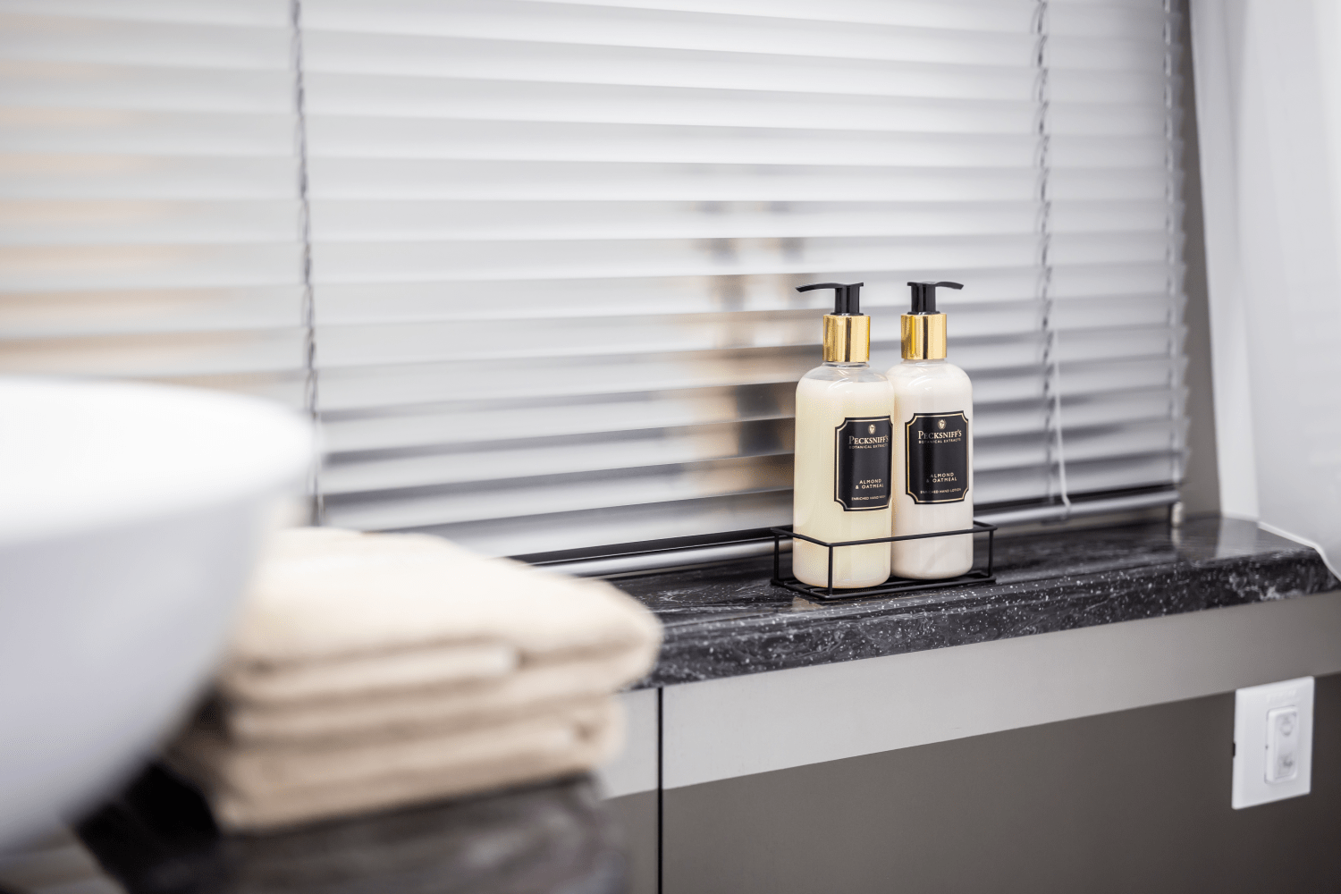 Slide: The Image of Galeon 325 GTO 2024 - 43