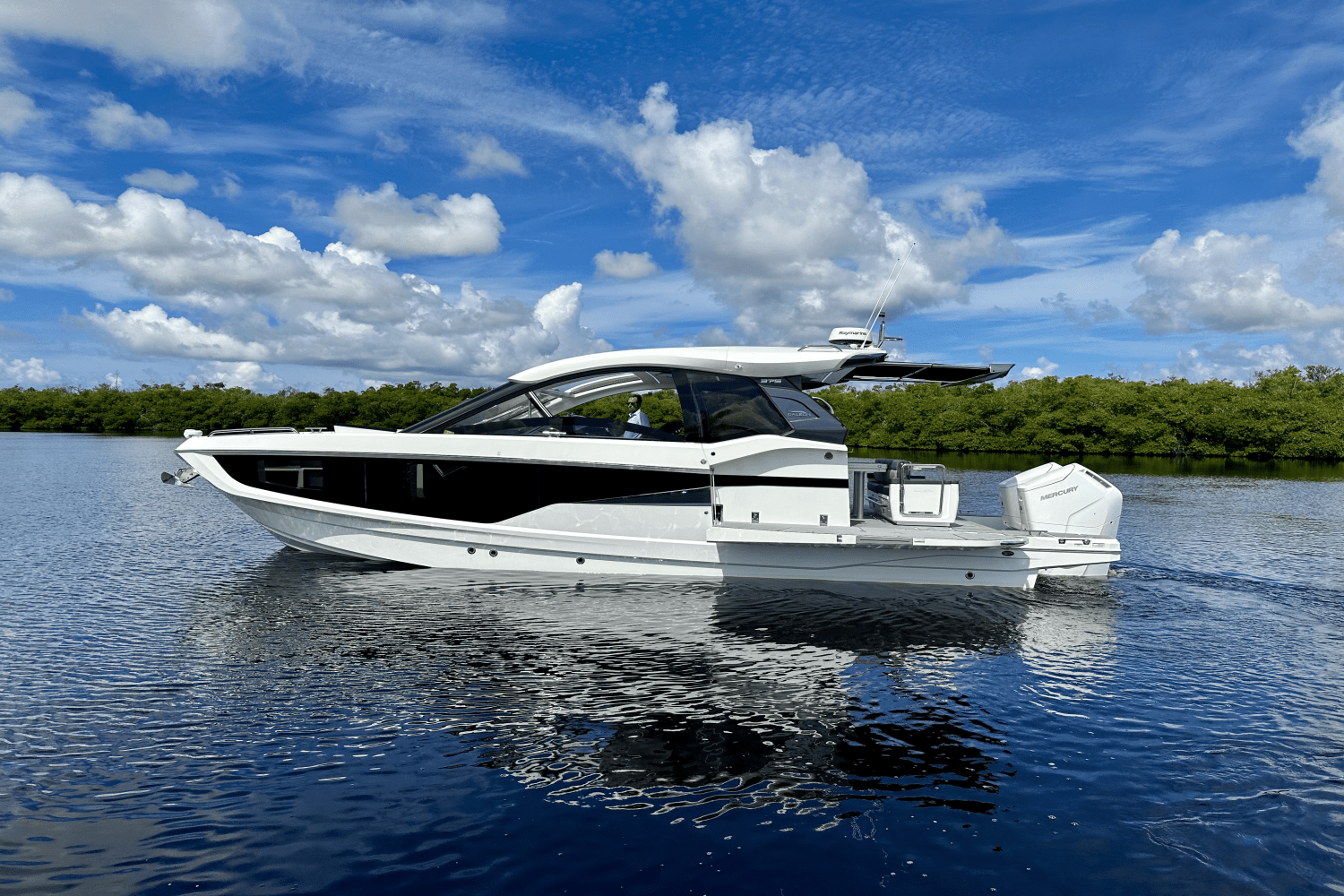 Slide: The Image of Galeon 375 GTO 2023 - 9