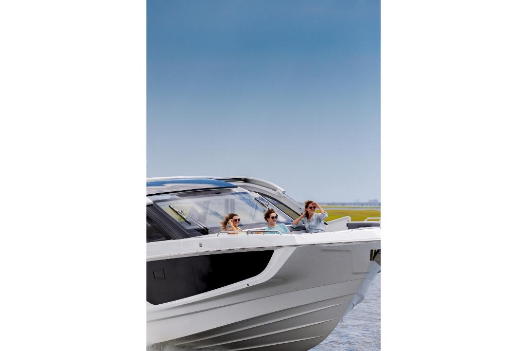 Slide: The Image of Galeon 375 GTO 2026 - 125