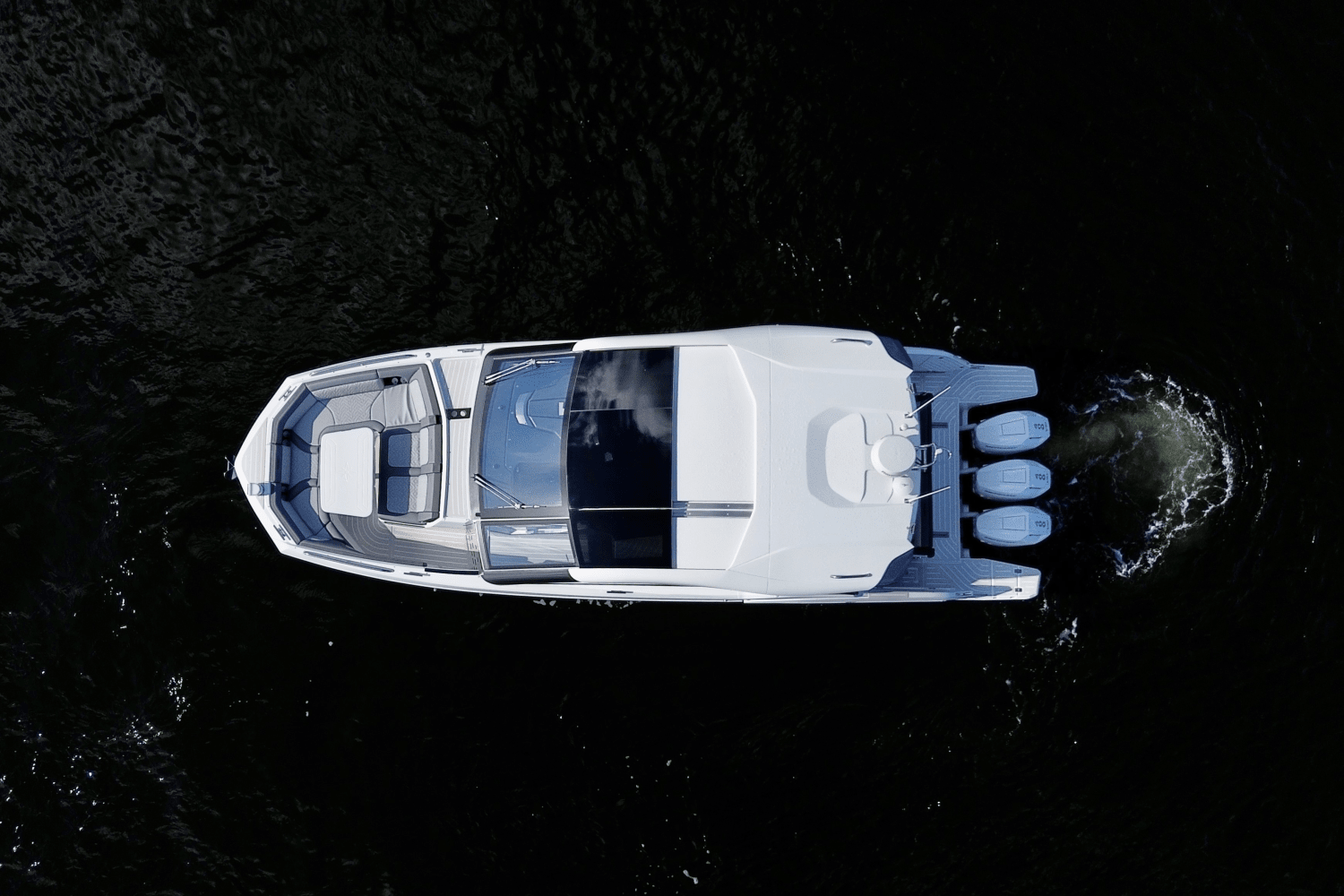 Slide: The Image of Galeon 375 GTO 2026 - 16