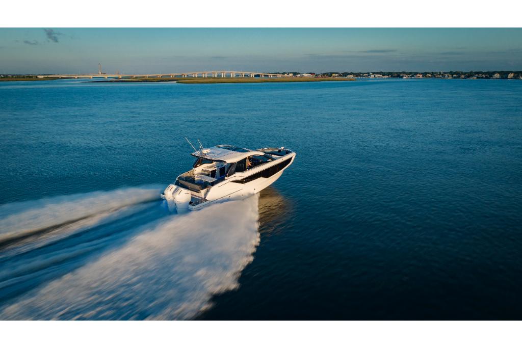 Slide: The Image of Galeon 375 GTO 2026 - 21