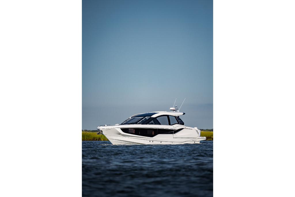 Slide: The Image of Galeon 375 GTO 2026 - 240