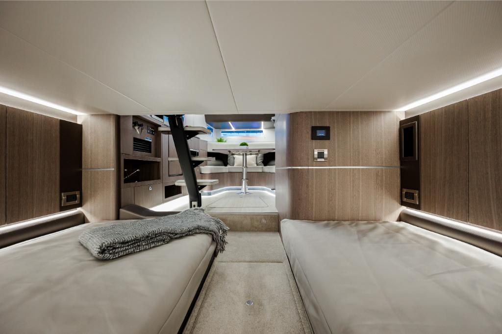 Slide: The Image of Galeon 375 GTO 2026 - 26