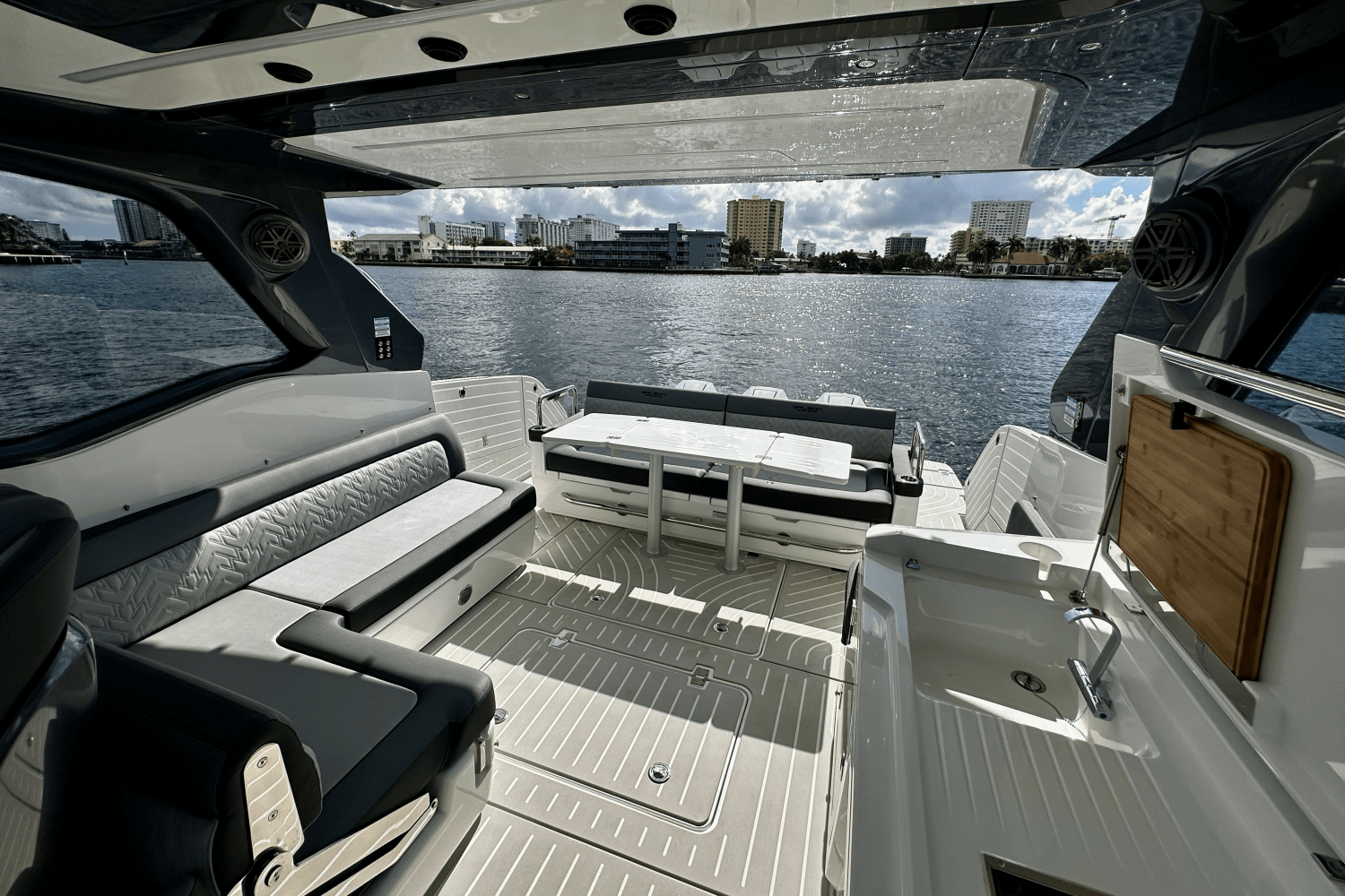 Slide: The Image of Galeon 375 GTO 2026 - 27