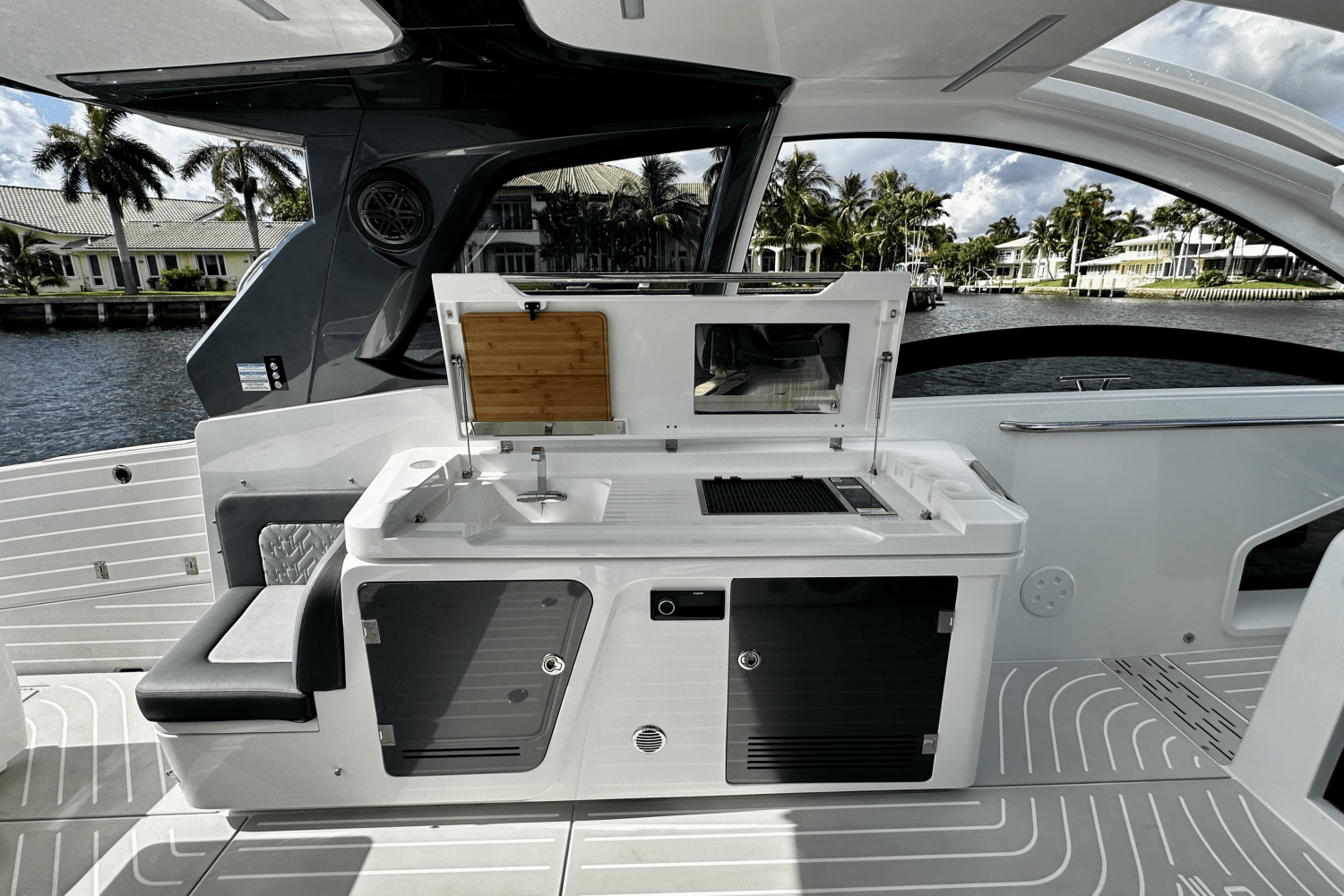 Slide: The Image of Galeon 375 GTO 2026 - 29