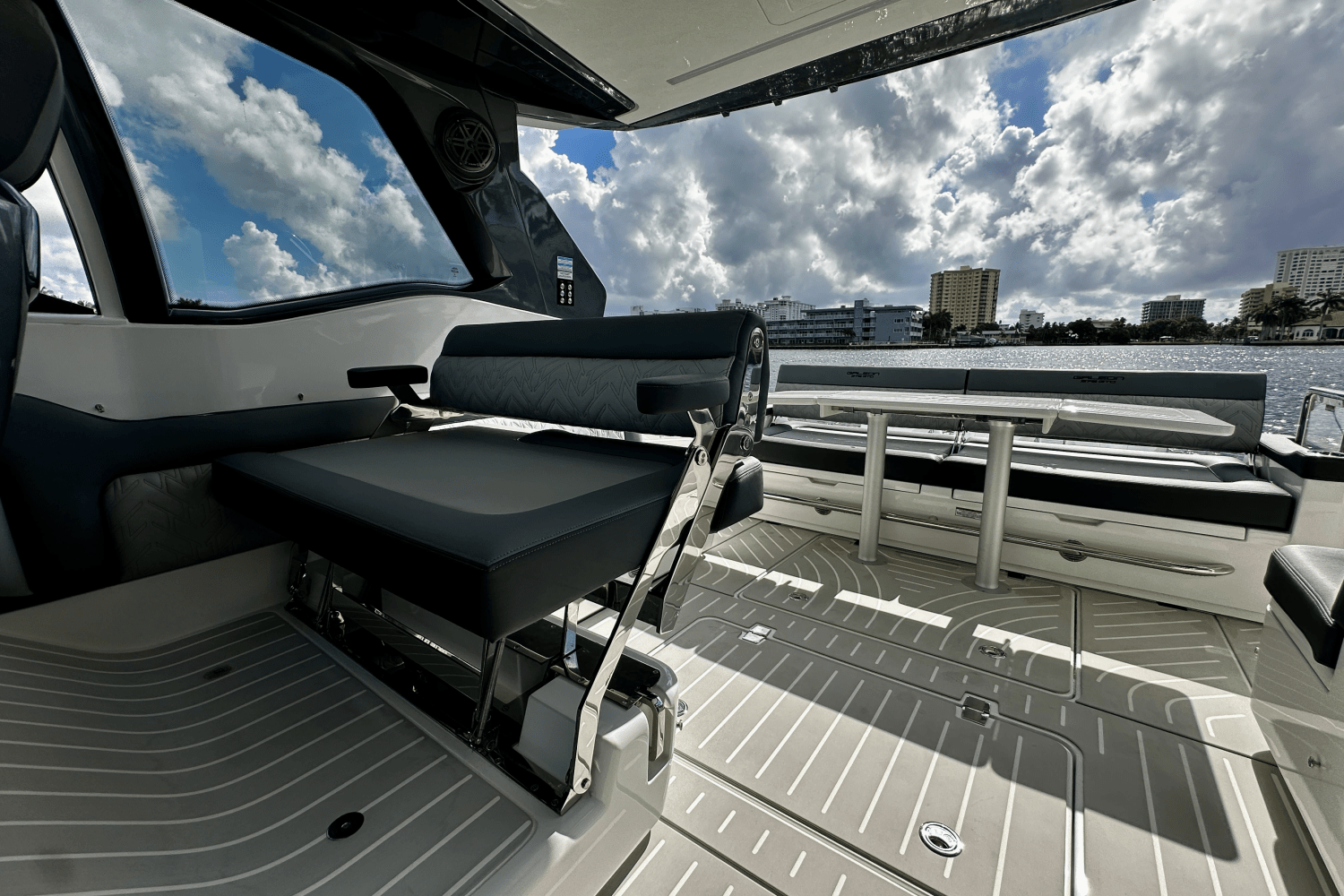 Slide: The Image of Galeon 375 GTO 2026 - 31