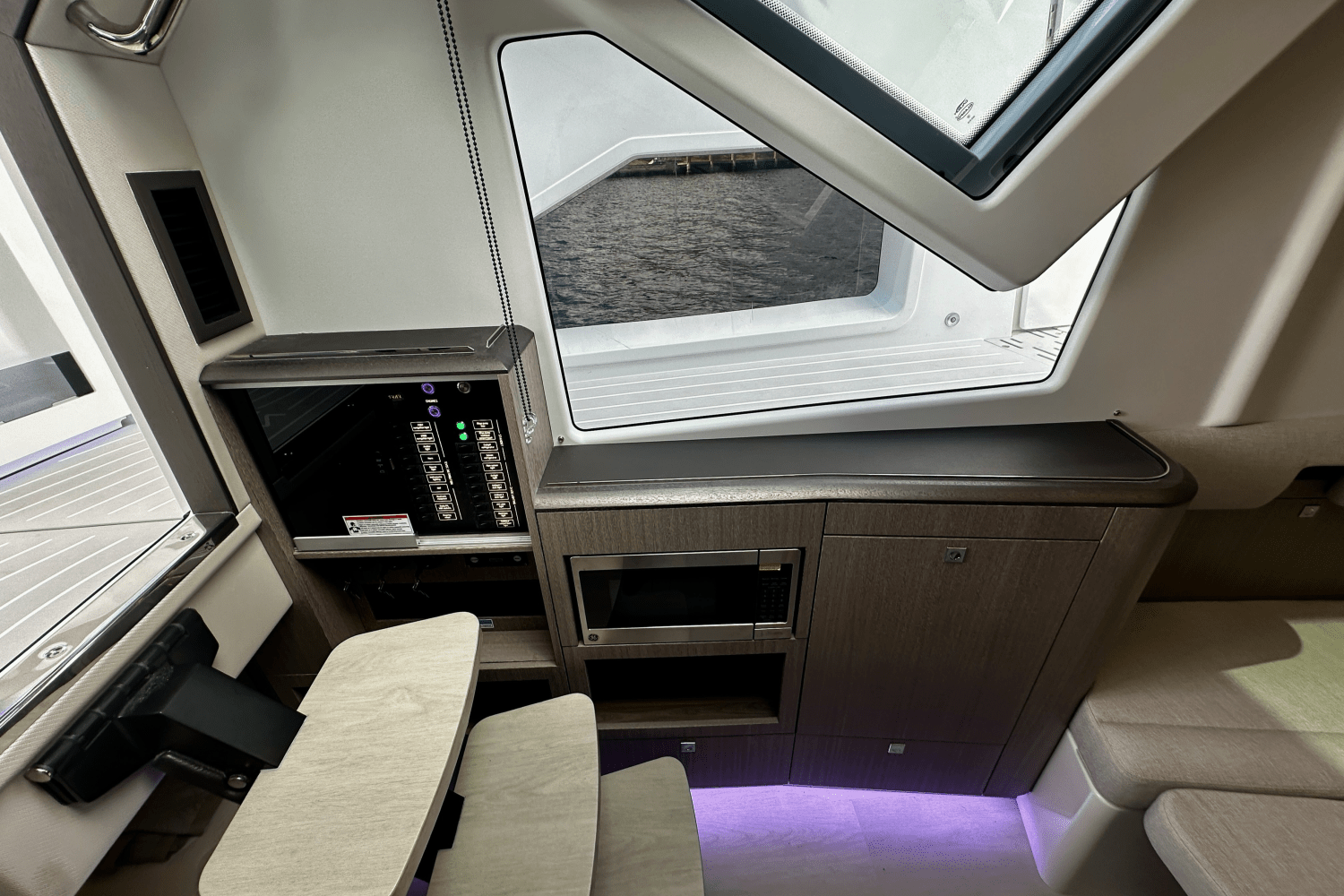 Slide: The Image of Galeon 375 GTO 2026 - 41