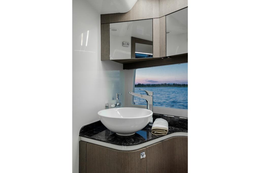 Slide: The Image of Galeon 375 GTO 2026 - 45