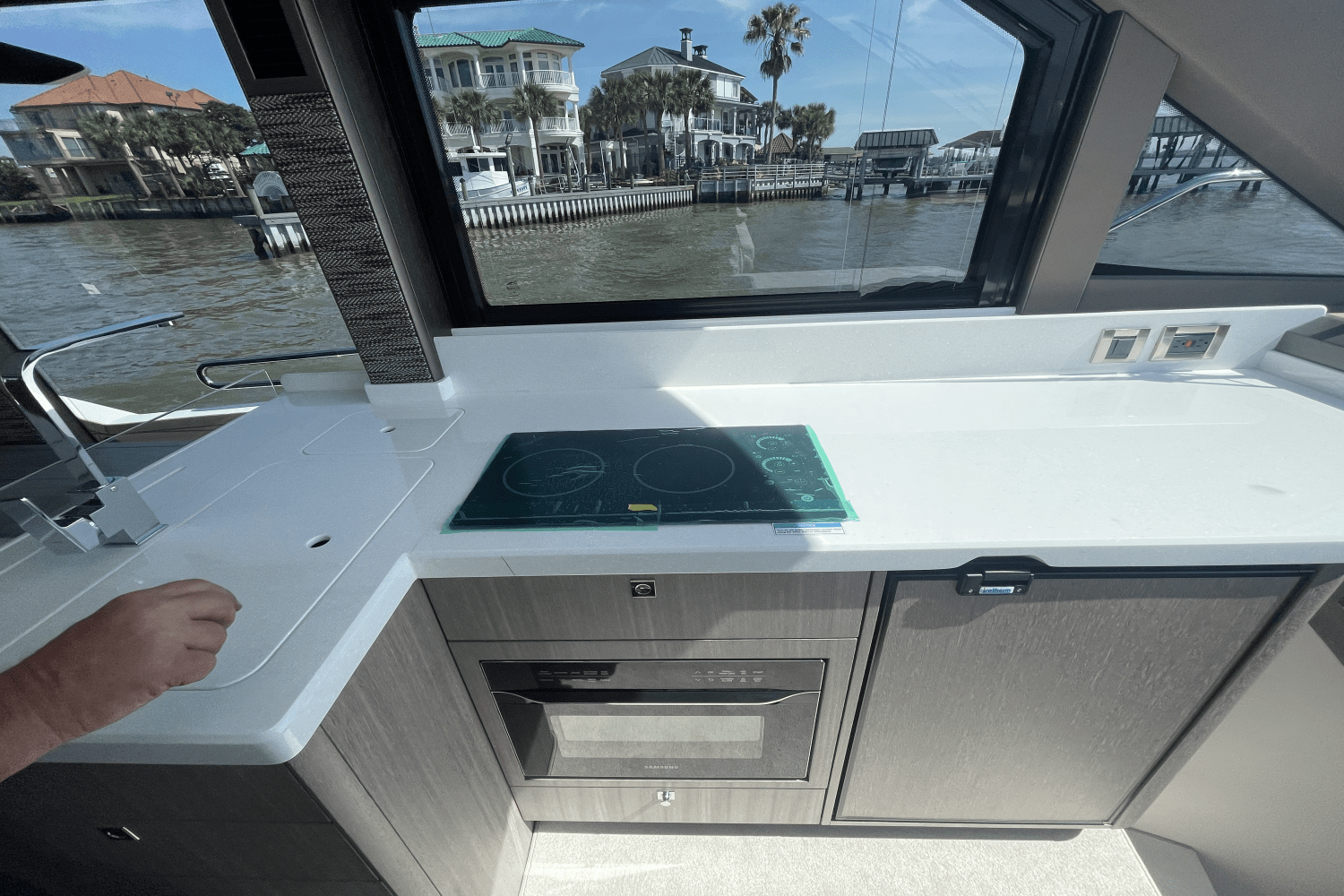 Slide: The Image of Galeon 400 FLY 2024 - 10