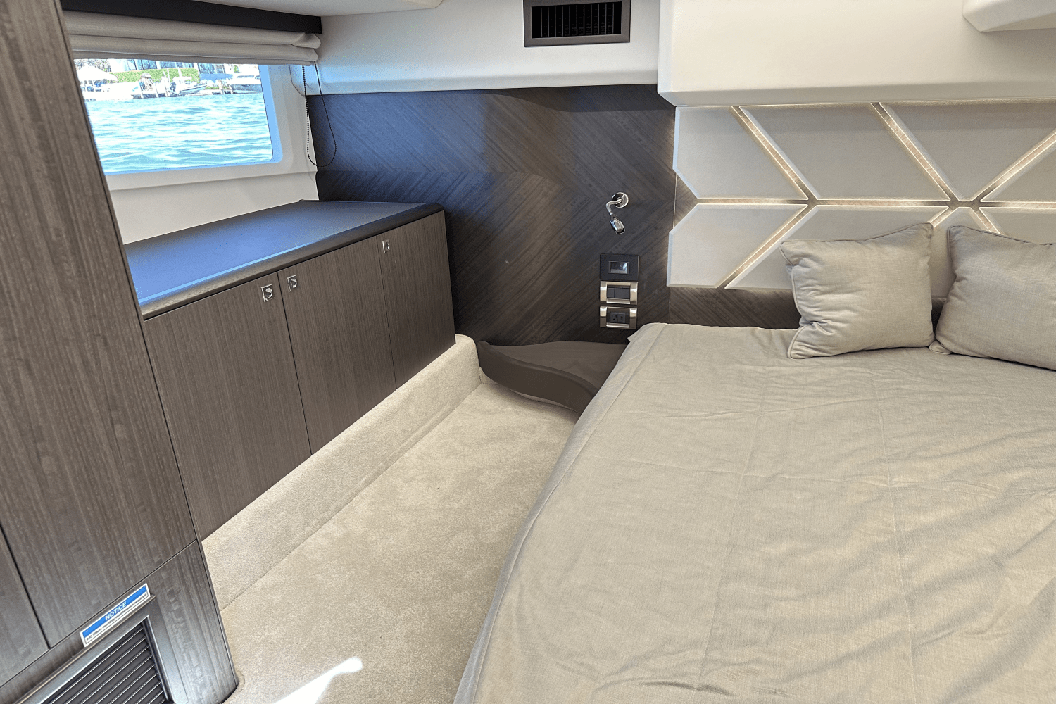 Slide: The Image of Galeon 400 FLY 2024 - 10