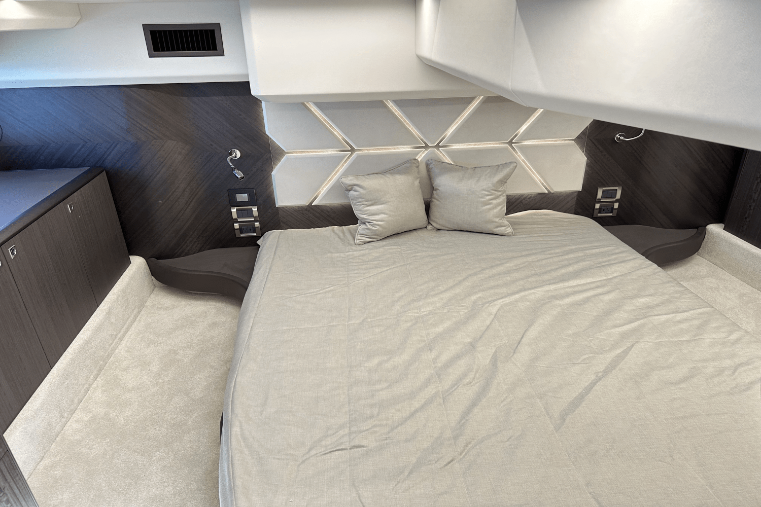 Slide: The Image of Galeon 400 FLY 2024 - 11