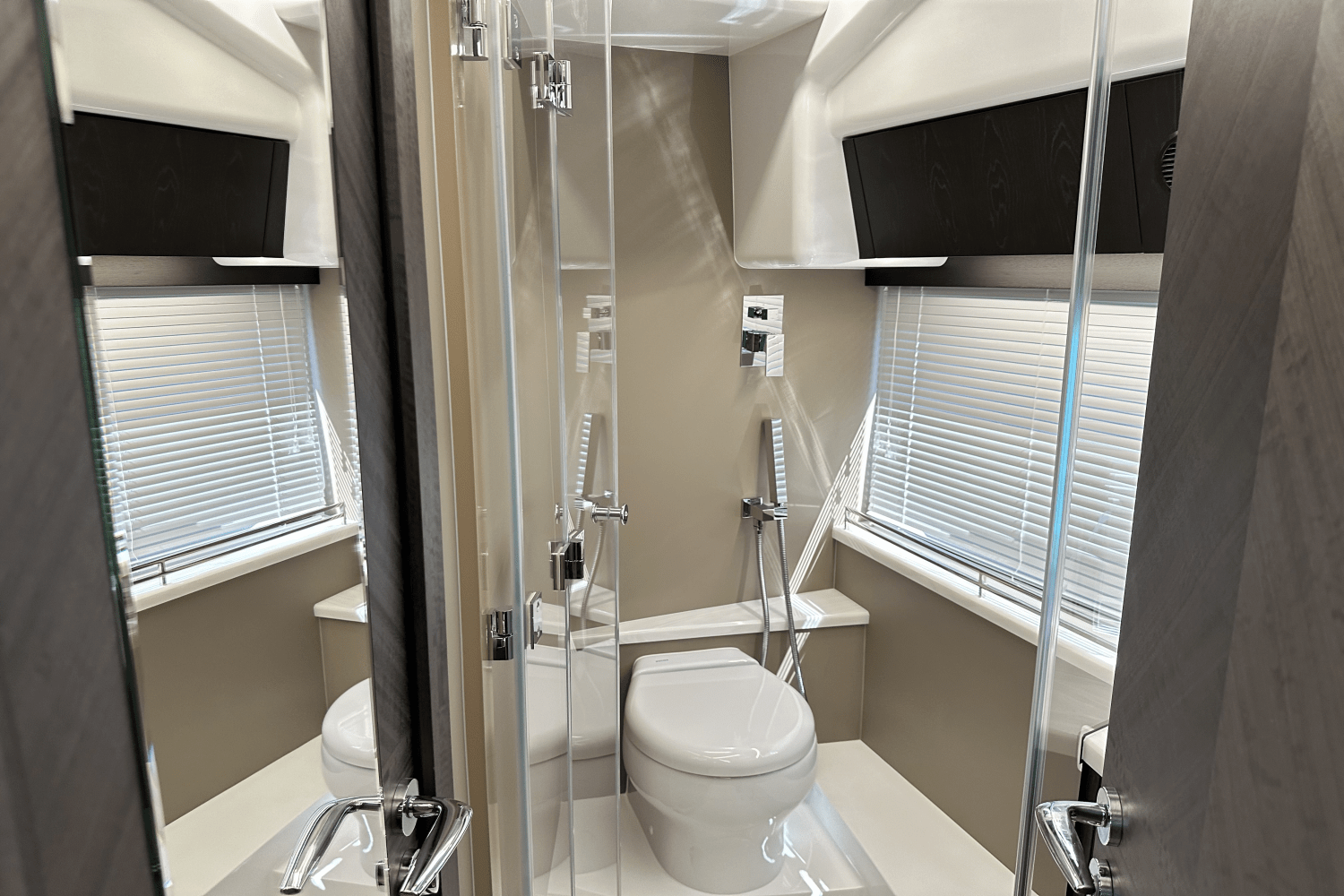 Slide: The Image of Galeon 400 FLY 2024 - 12