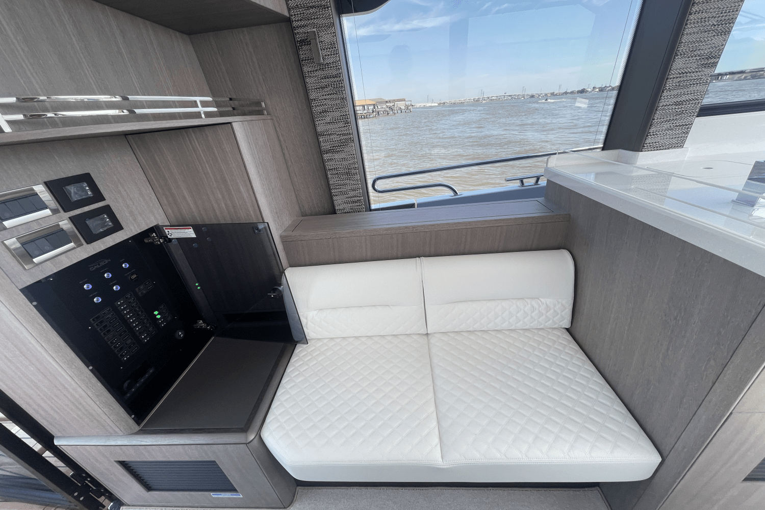 Slide: The Image of Galeon 400 FLY 2024 - 14