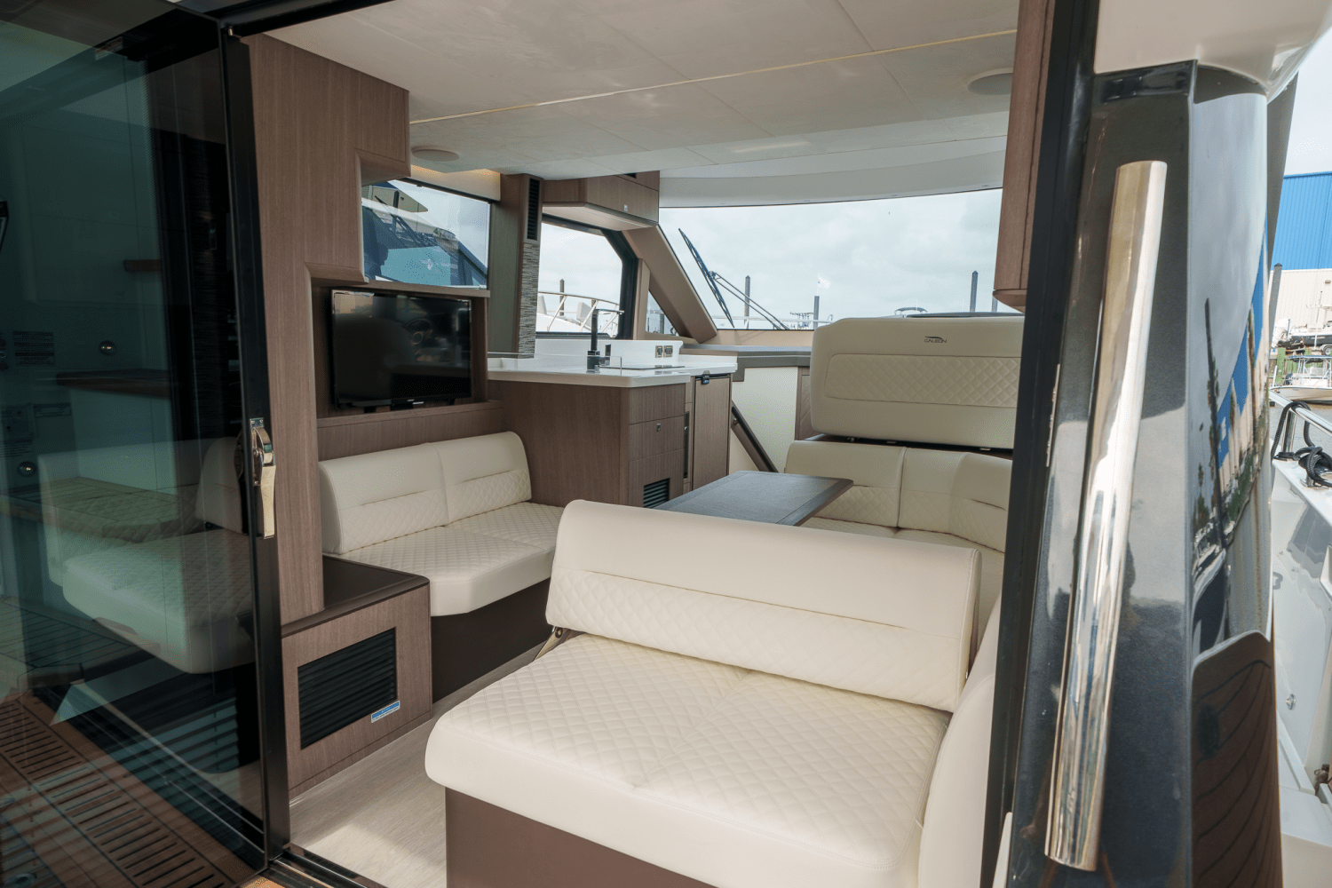 Slide: The Image of Galeon 400 FLY 2024 - 16