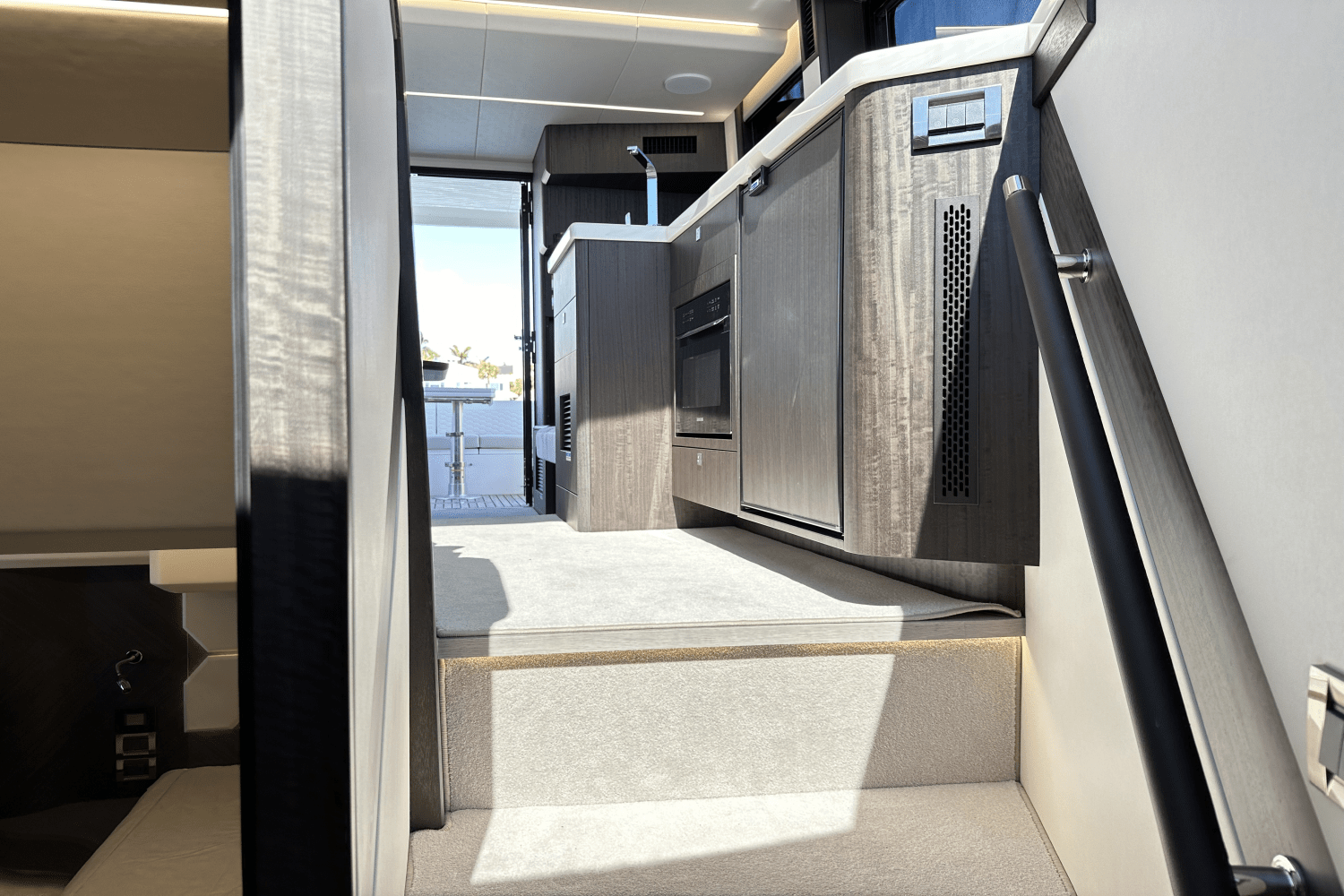 Slide: The Image of Galeon 400 FLY 2024 - 16