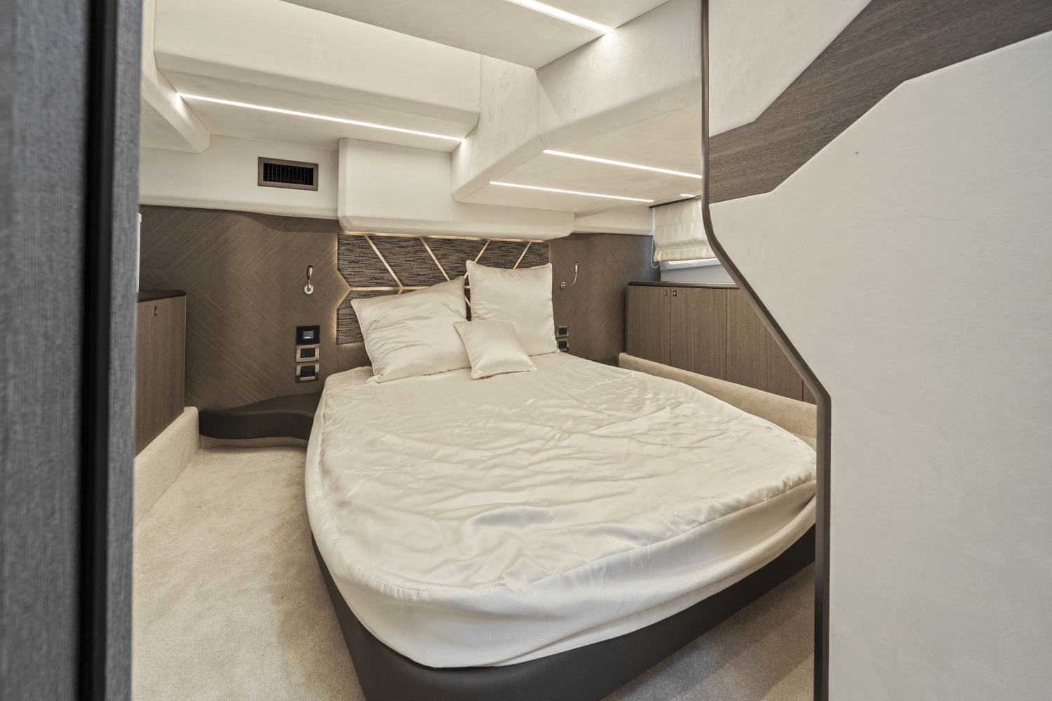 Slide: The Image of Galeon 400 FLY 2024 - 18