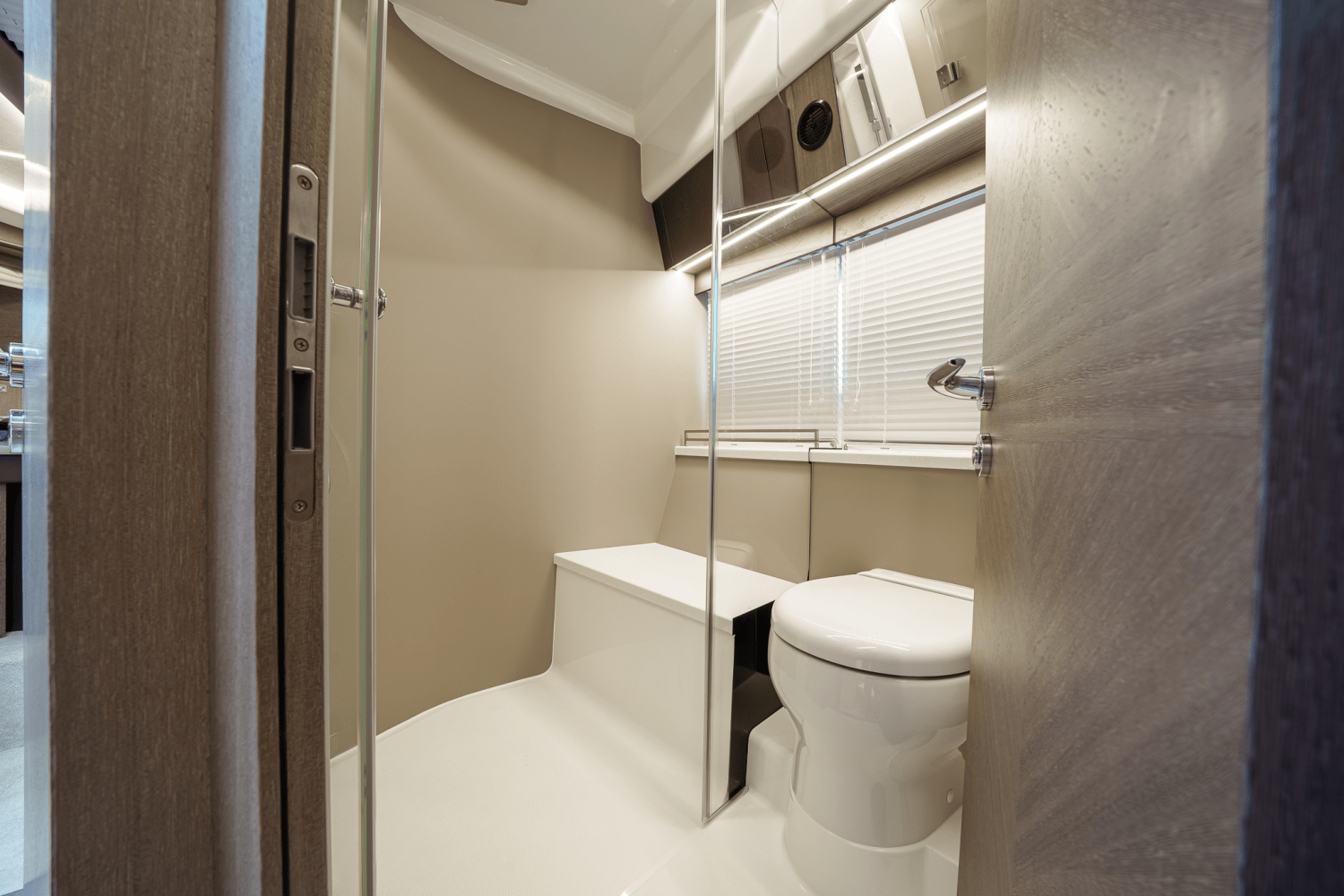 Slide: The Image of Galeon 400 FLY 2024 - 19