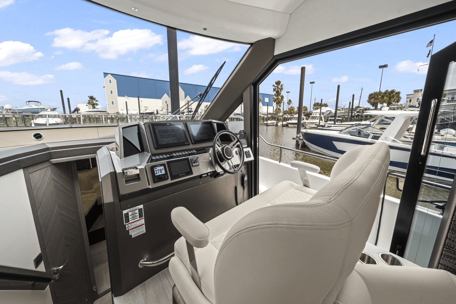 Slide: The Image of Galeon 400 FLY 2024 - 4