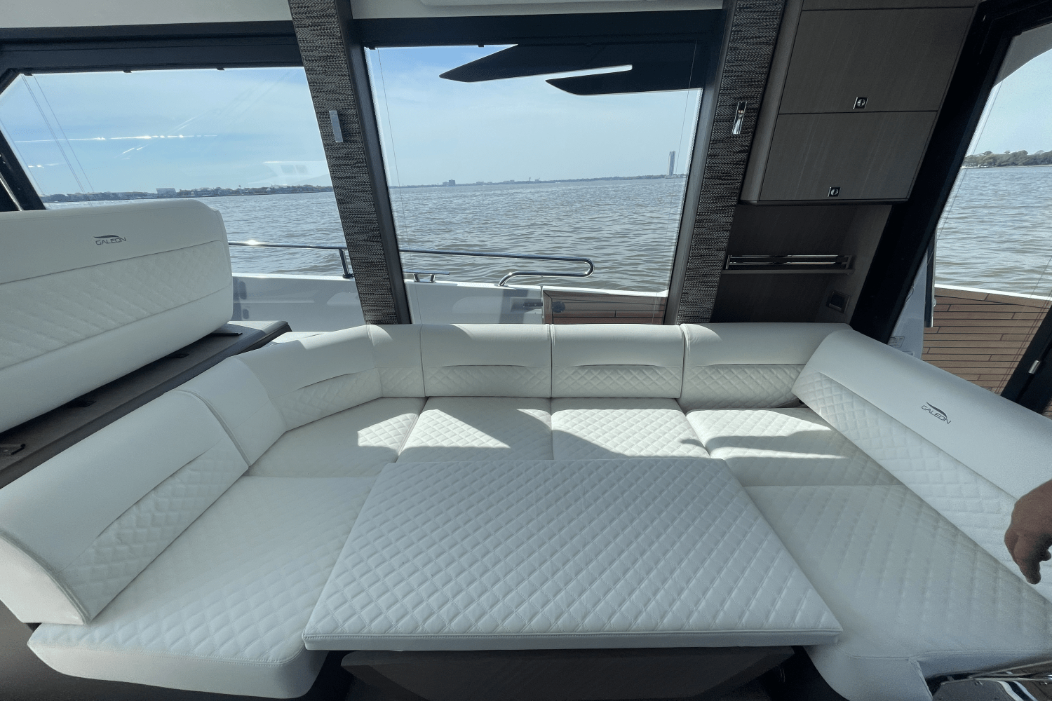 Slide: The Image of Galeon 400 FLY 2024 - 7