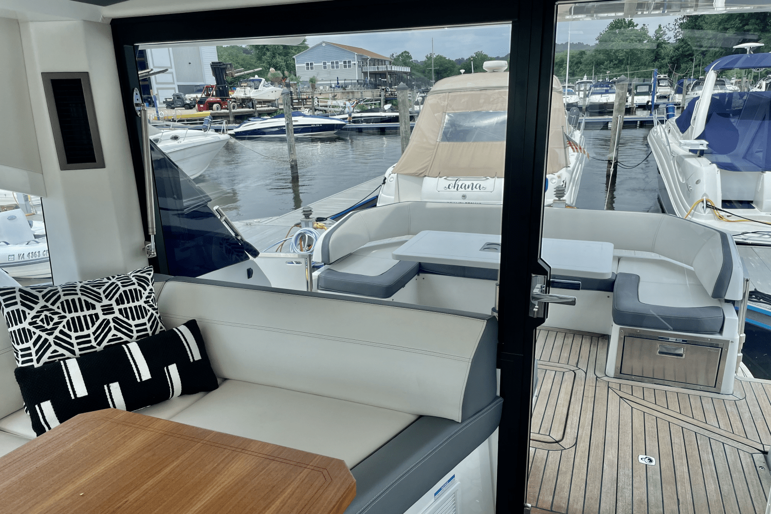 Slide: The Image of Galeon 425 HTS 2019 - 10