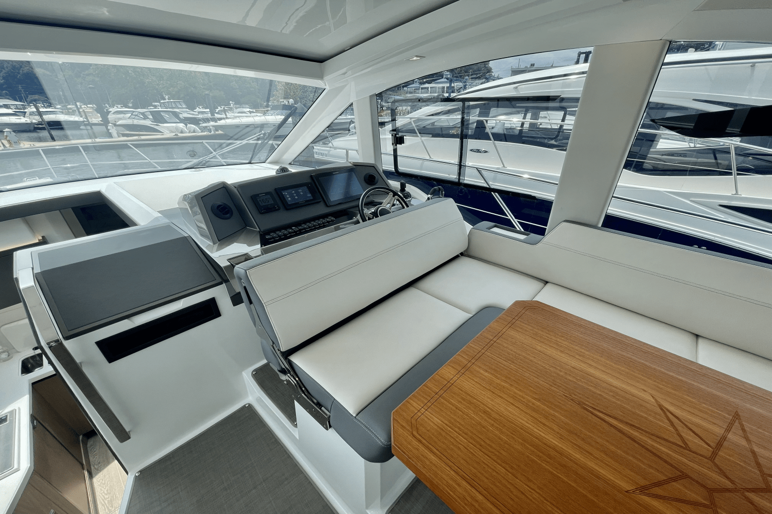 Slide: The Image of Galeon 425 HTS 2019 - 14