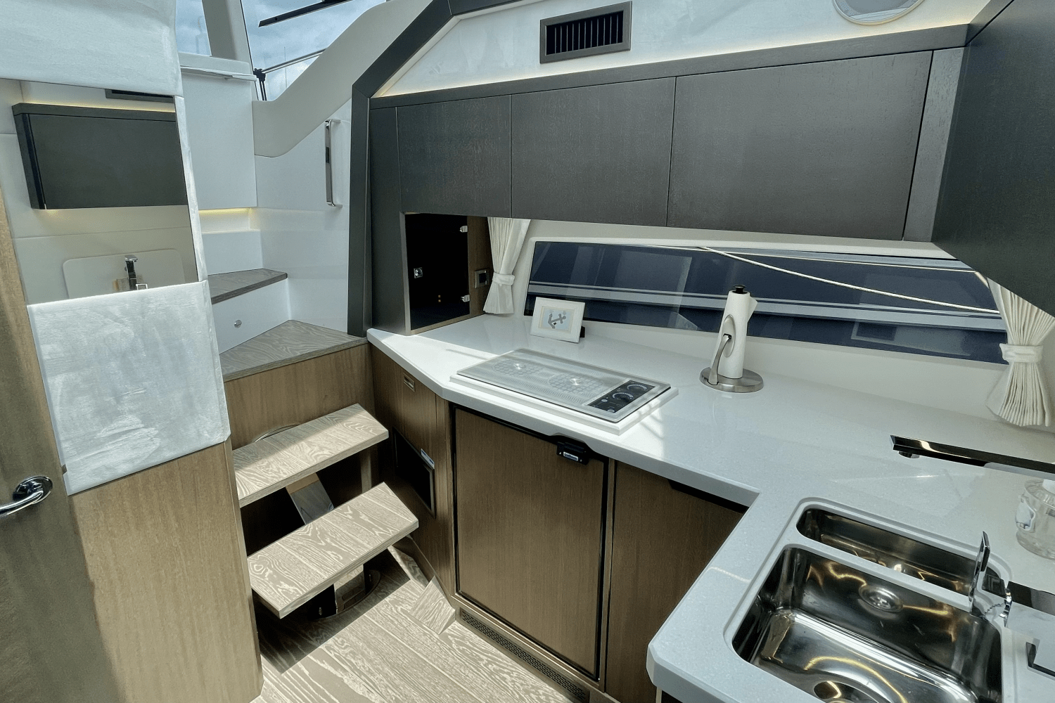 Slide: The Image of Galeon 425 HTS 2019 - 16