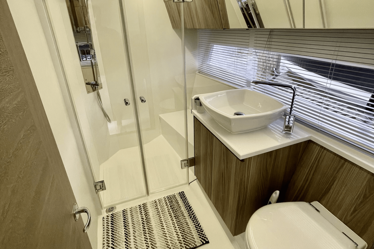 Slide: The Image of Galeon 425 HTS 2019 - 20