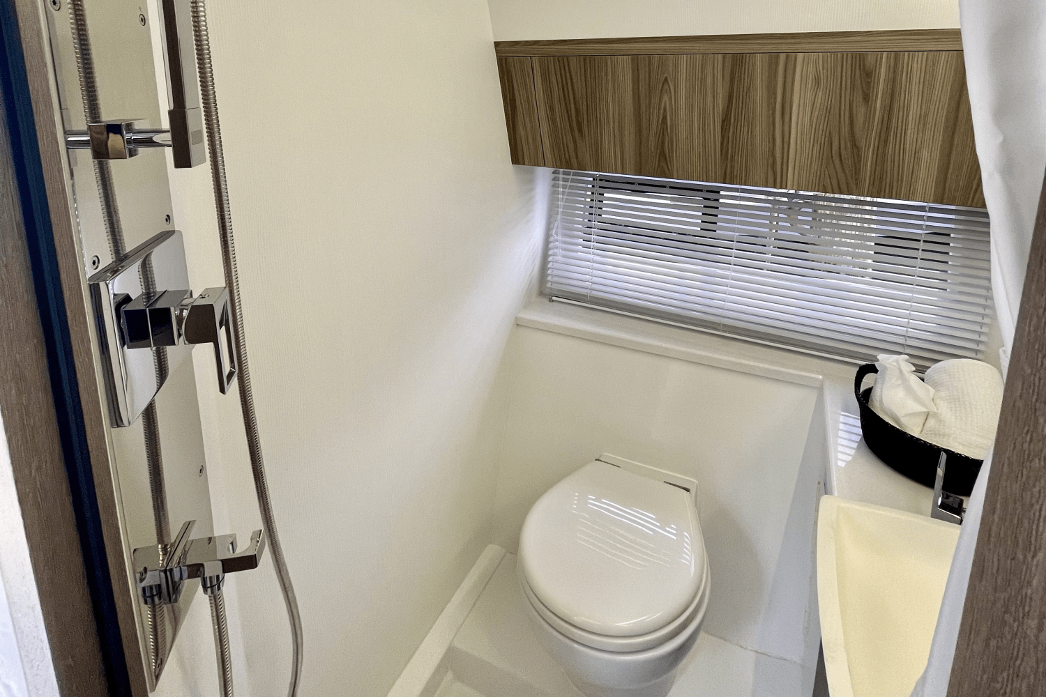 Slide: The Image of Galeon 425 HTS 2019 - 23