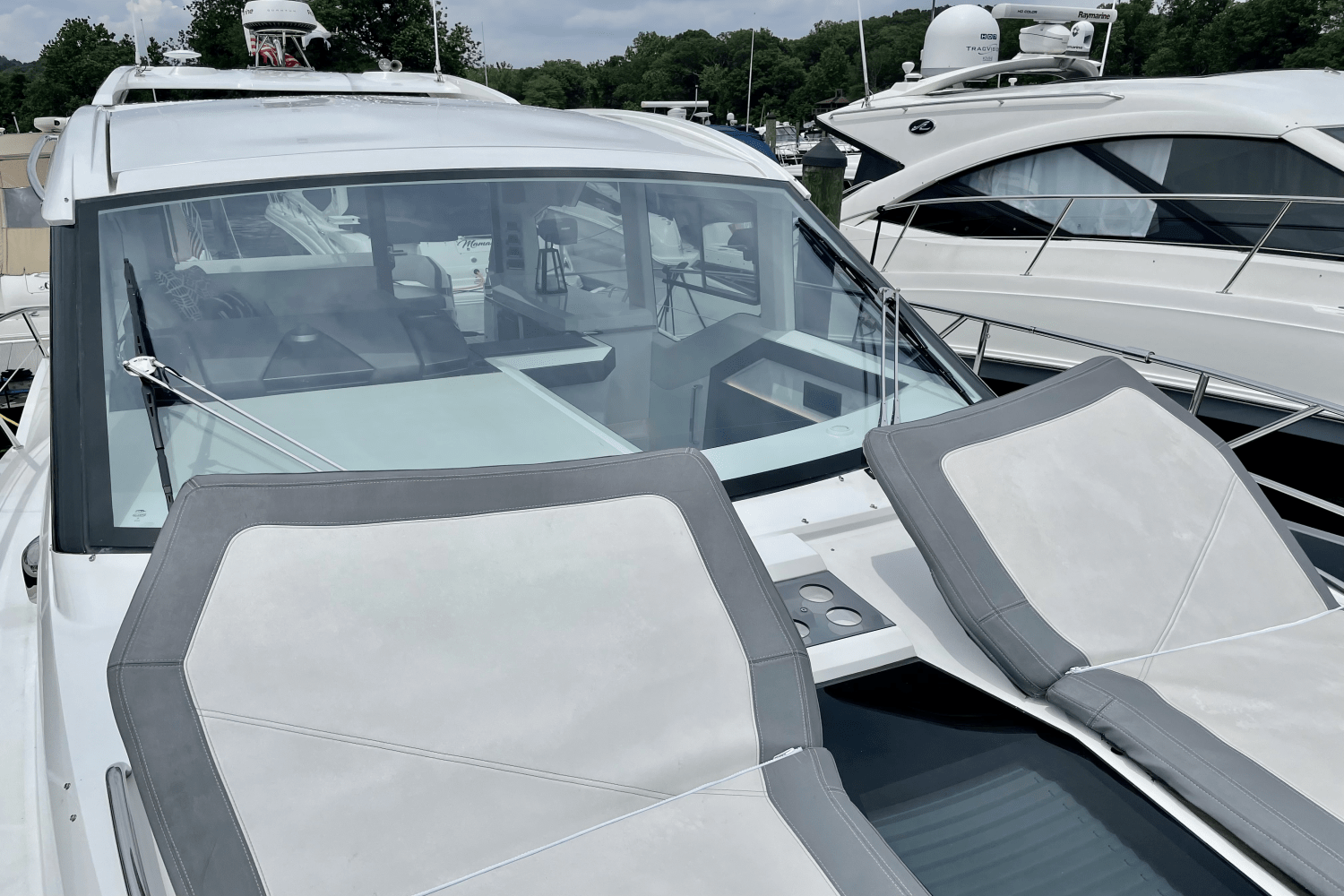 Slide: The Image of Galeon 425 HTS 2019 - 25