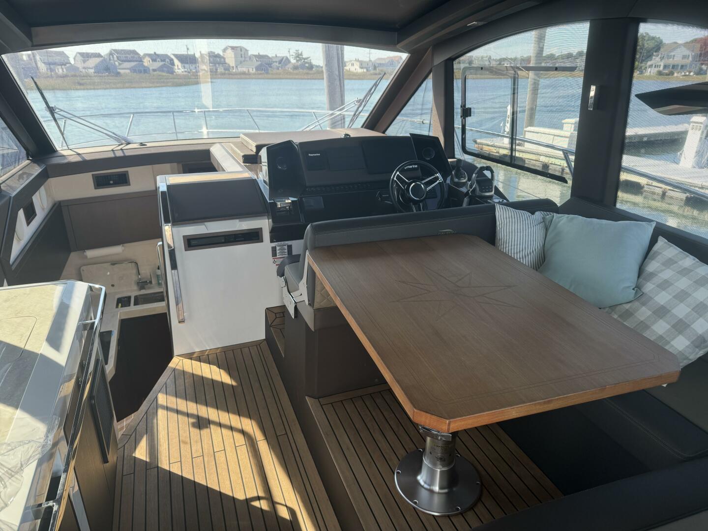 Slide: The Image of Galeon 425 HTS 2021 - 5500342