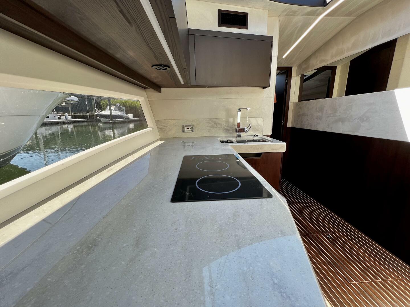 Slide: The Image of Galeon 425 HTS 2021 - 5500961
