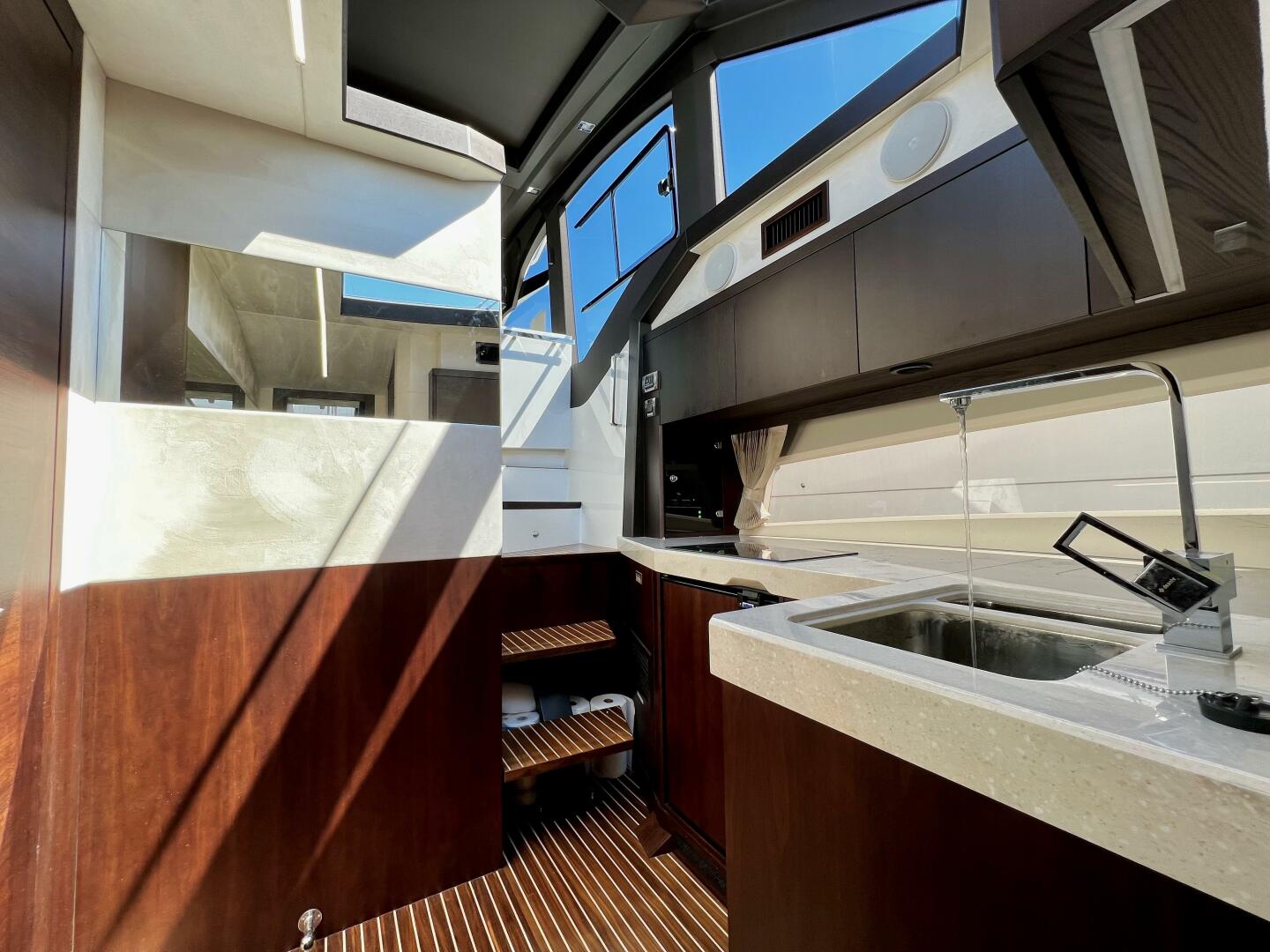 Slide: The Image of Galeon 425 HTS 2021 - 5500962