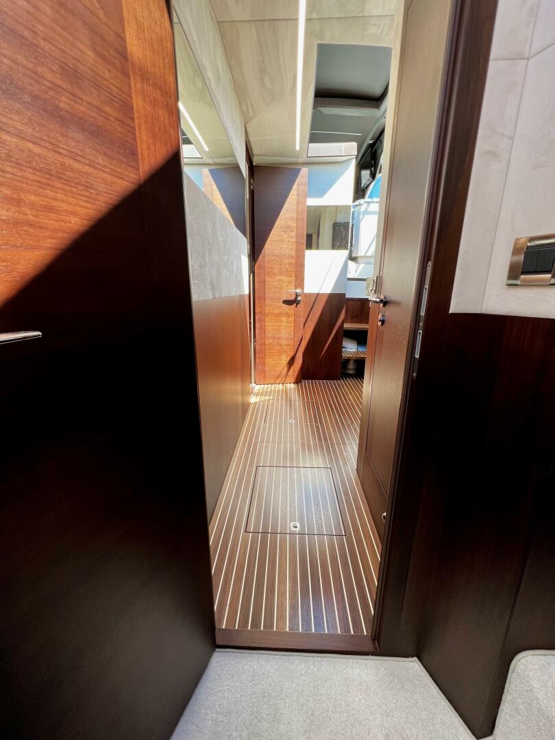 Slide: The Image of Galeon 425 HTS 2021 - 5500967