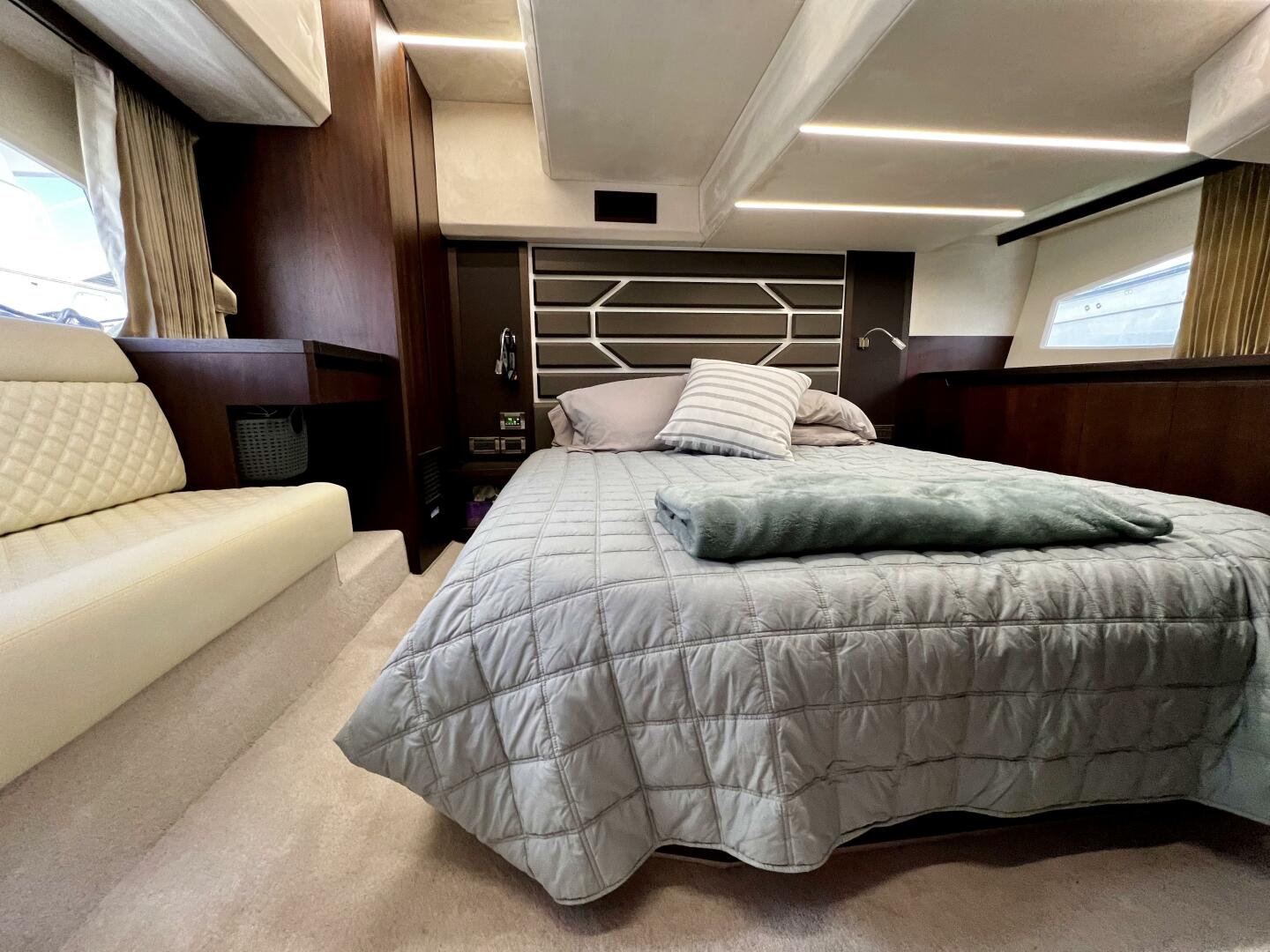 Slide: The Image of Galeon 425 HTS 2021 - 5500971