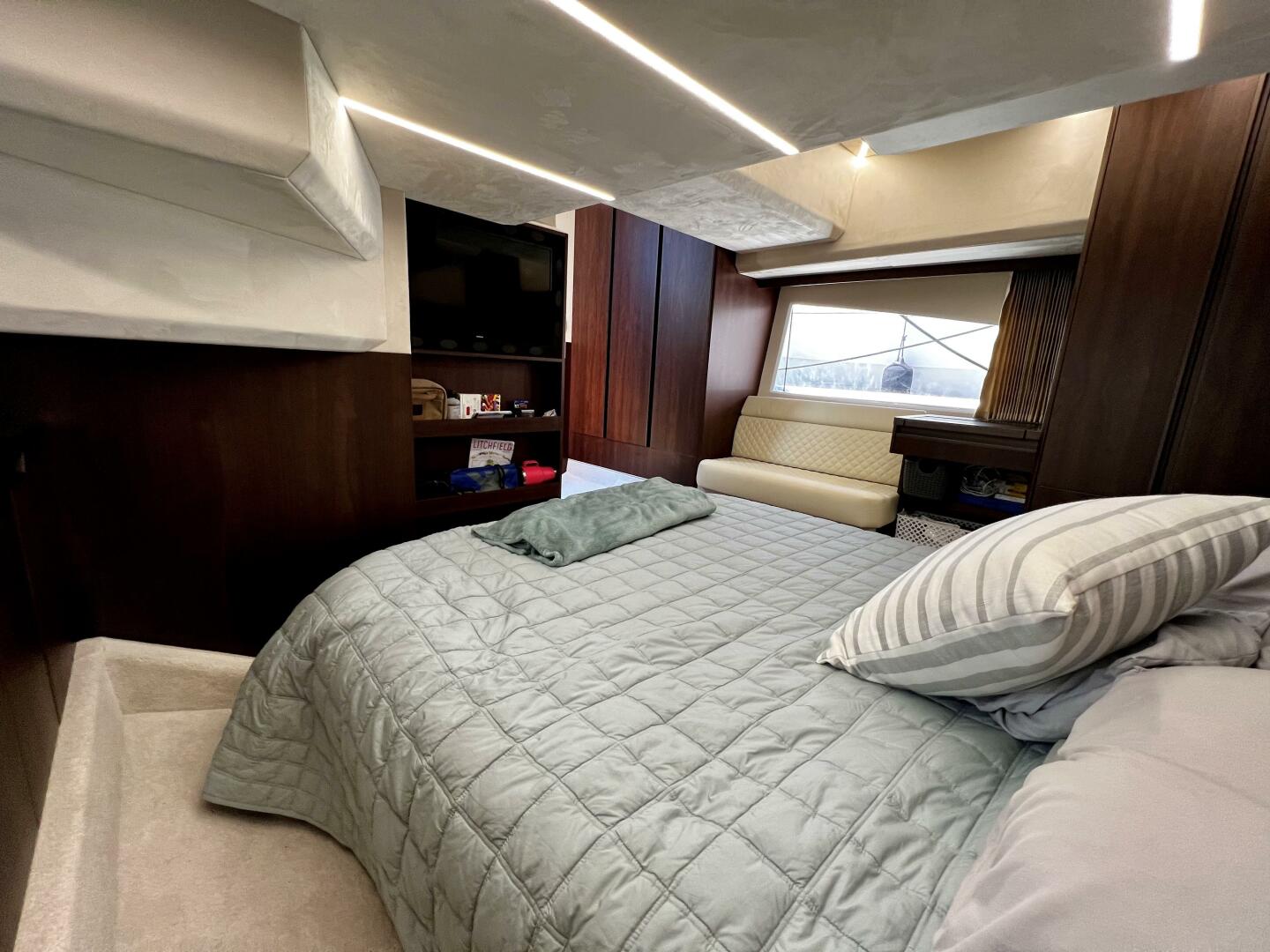 Slide: The Image of Galeon 425 HTS 2021 - 5500972
