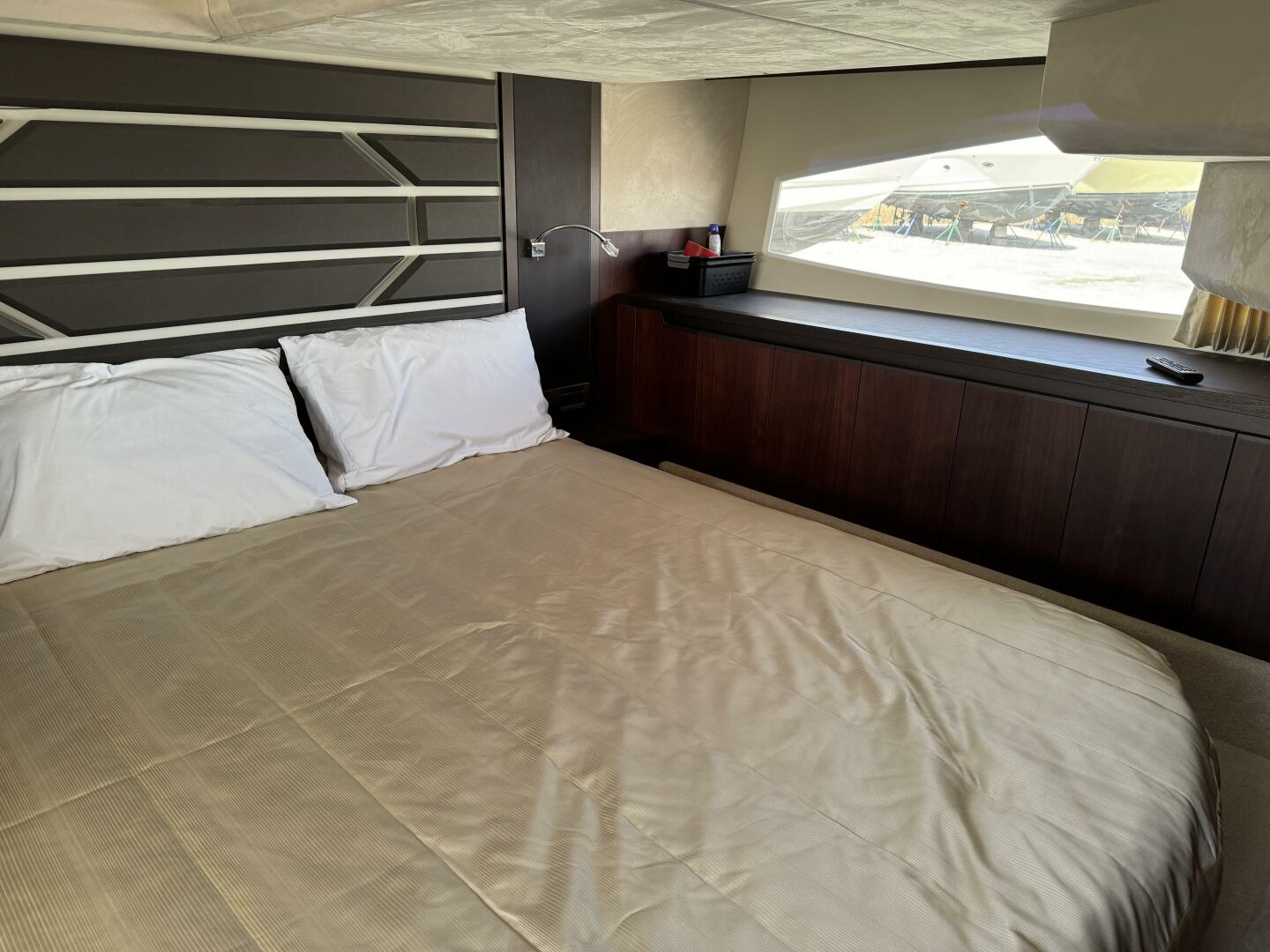 Slide: The Image of Galeon 425 HTS 2021 - 5500327