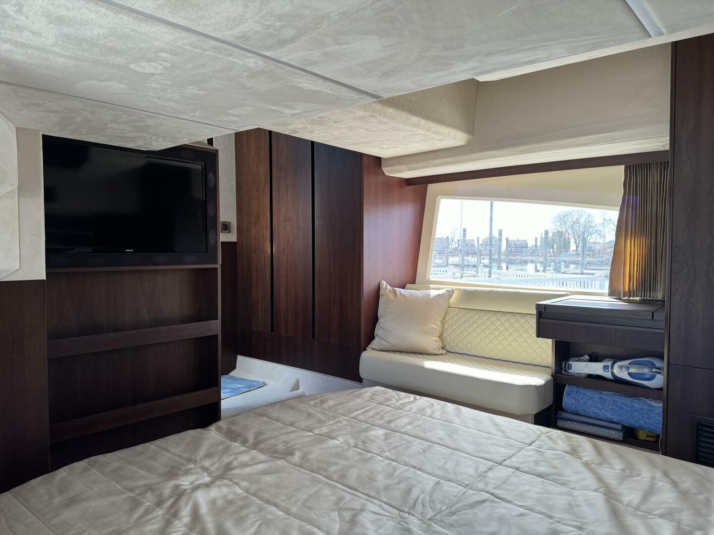 Slide: The Image of Galeon 425 HTS 2021 - 5500325