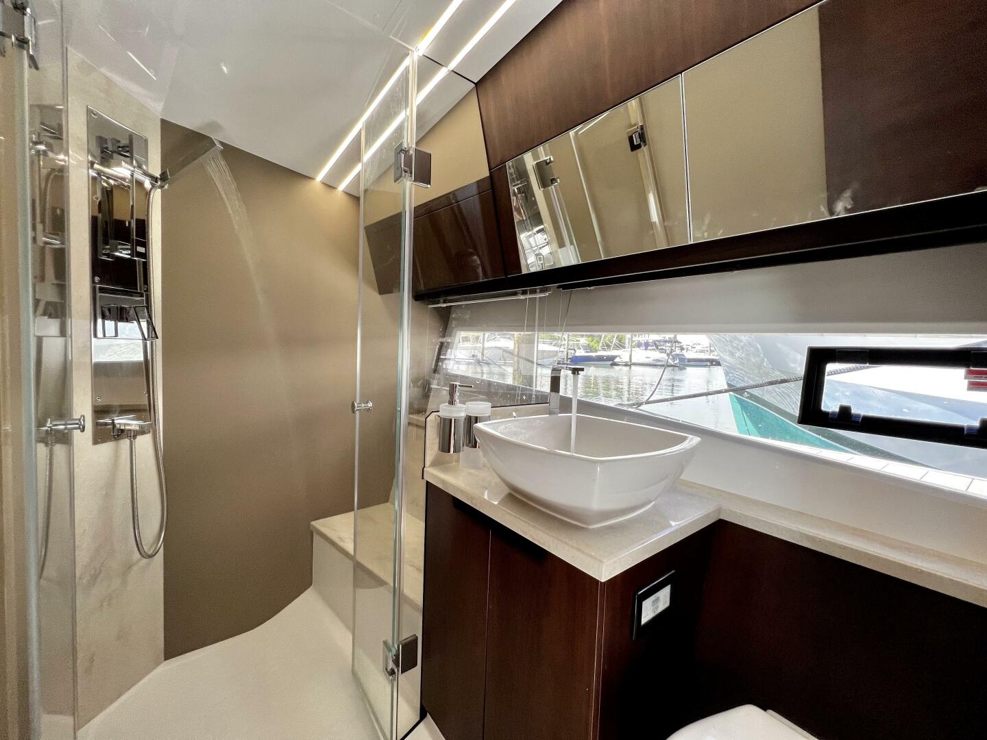 Slide: The Image of Galeon 425 HTS 2021 - 5500970