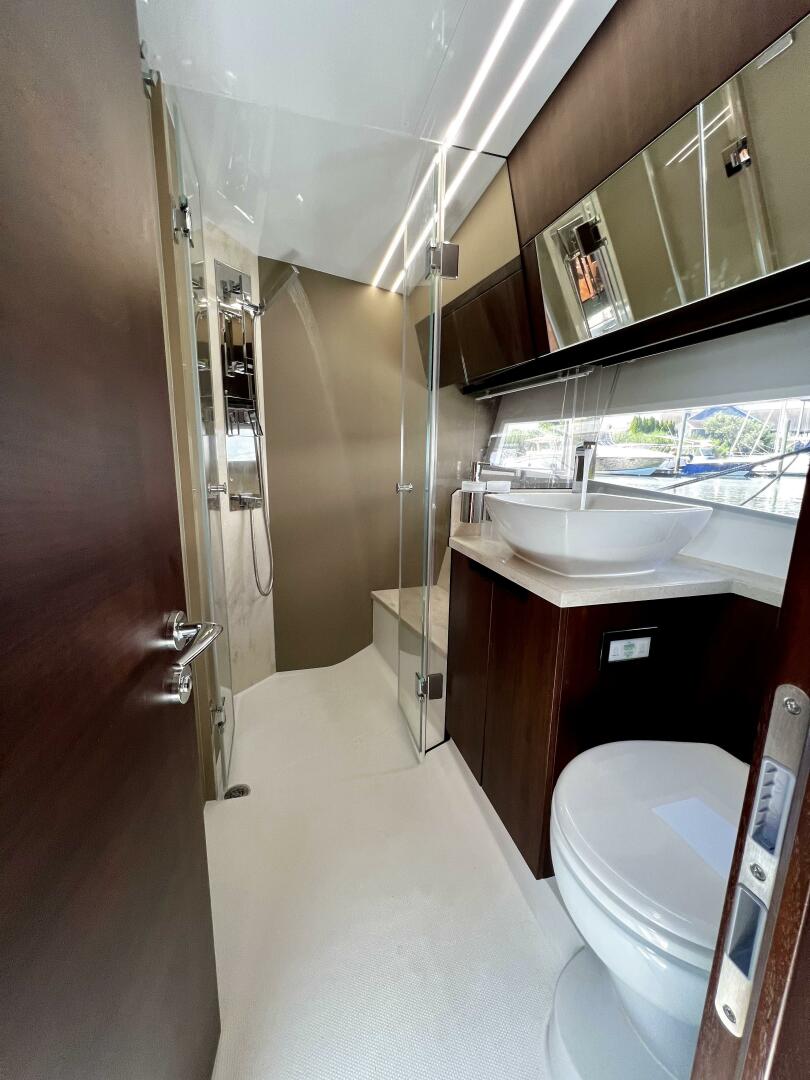 Slide: The Image of Galeon 425 HTS 2021 - 5500969