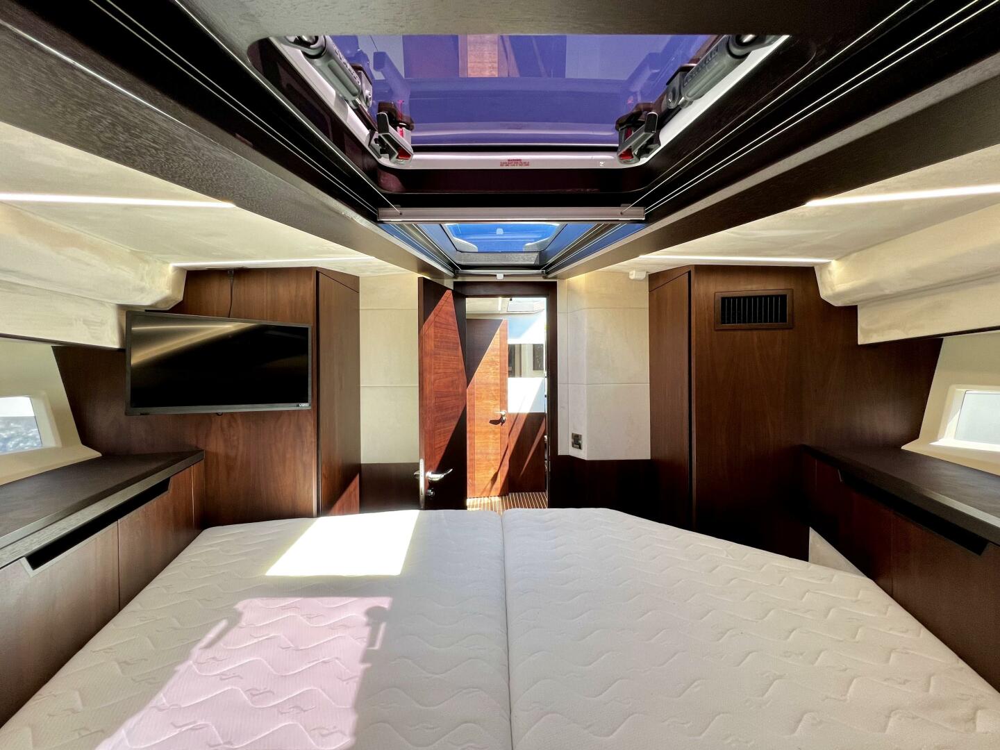 Slide: The Image of Galeon 425 HTS 2021 - 5500966