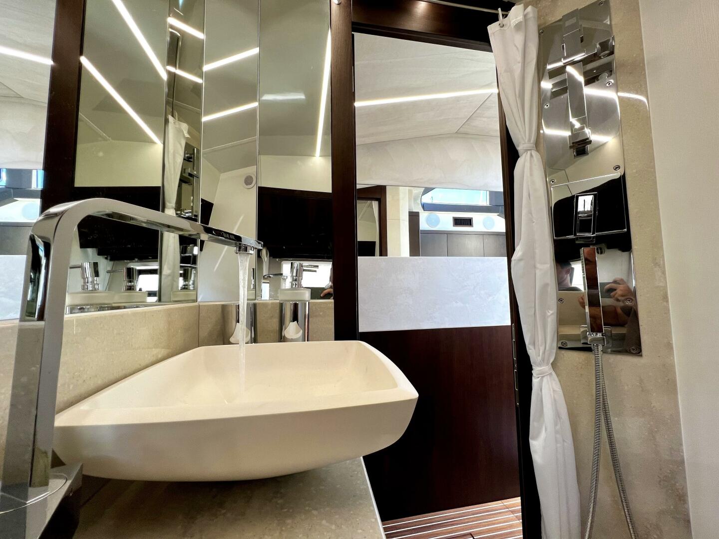 Slide: The Image of Galeon 425 HTS 2021 - 5500964