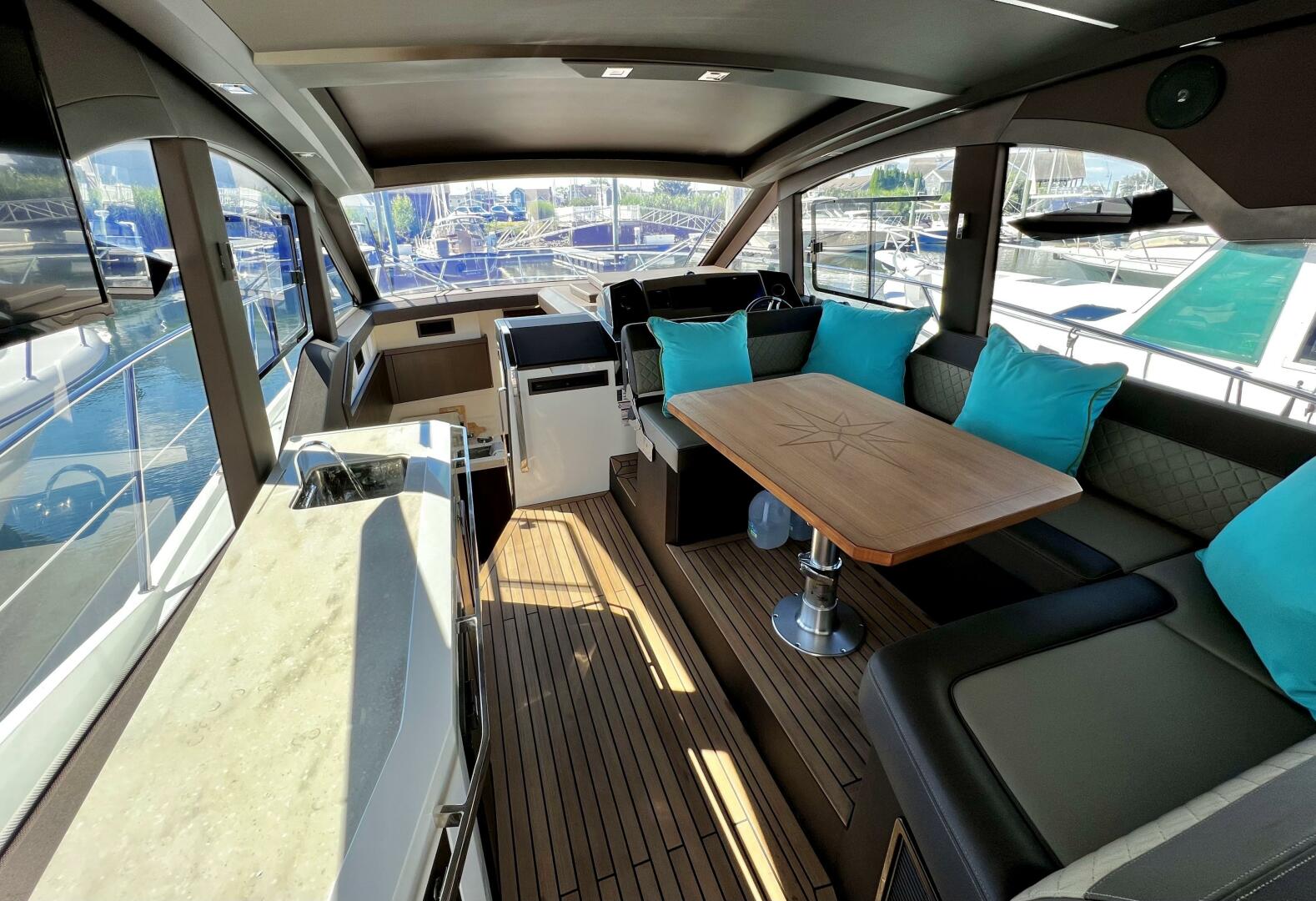 Slide: The Image of Galeon 425 HTS 2021 - 5500957