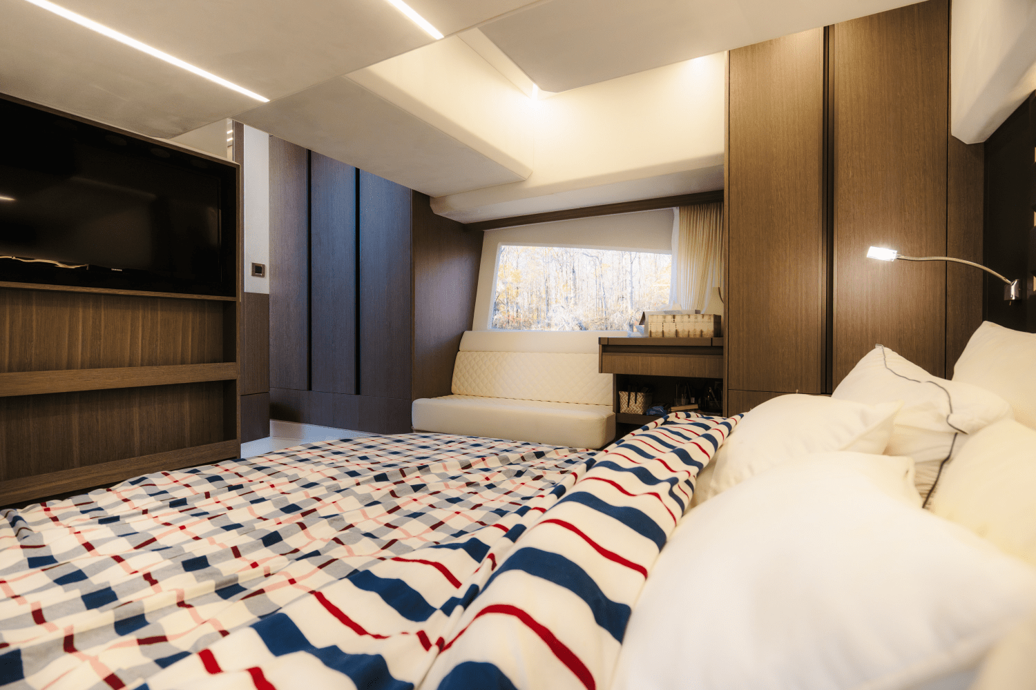 Slide: The Image of Galeon 425 HTS 2023 - 12