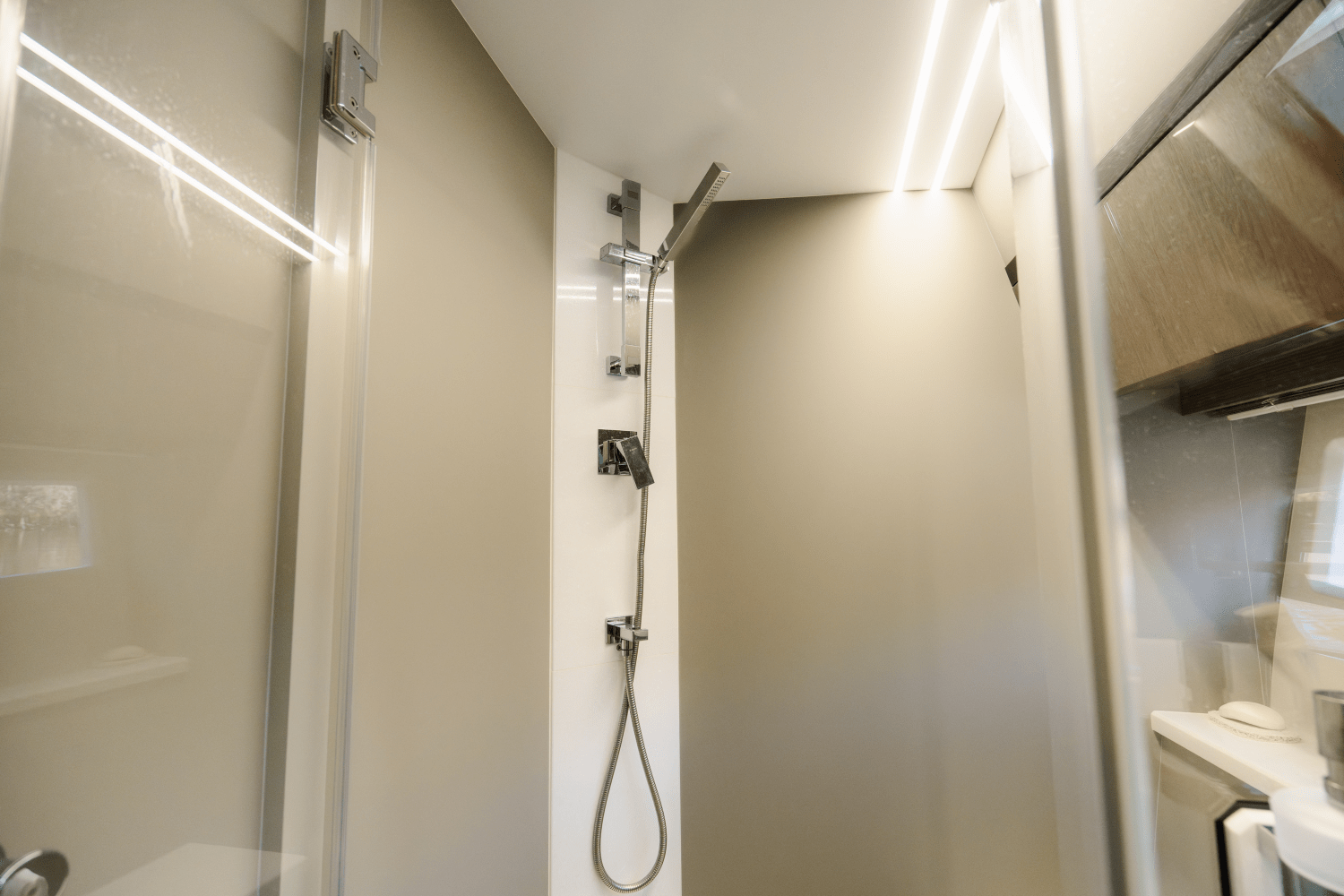 Slide: The Image of Galeon 425 HTS 2023 - 14