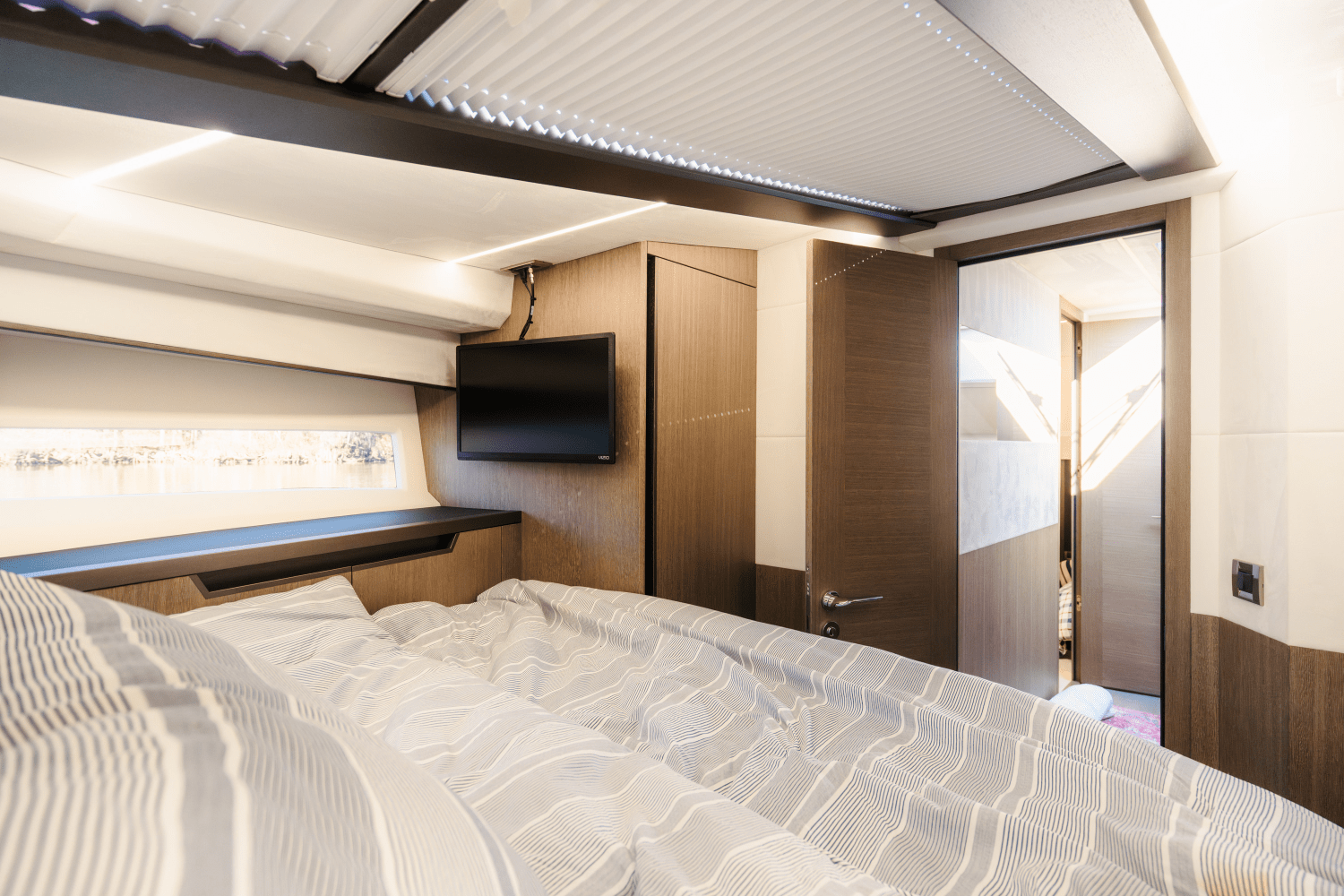 Slide: The Image of Galeon 425 HTS 2023 - 16