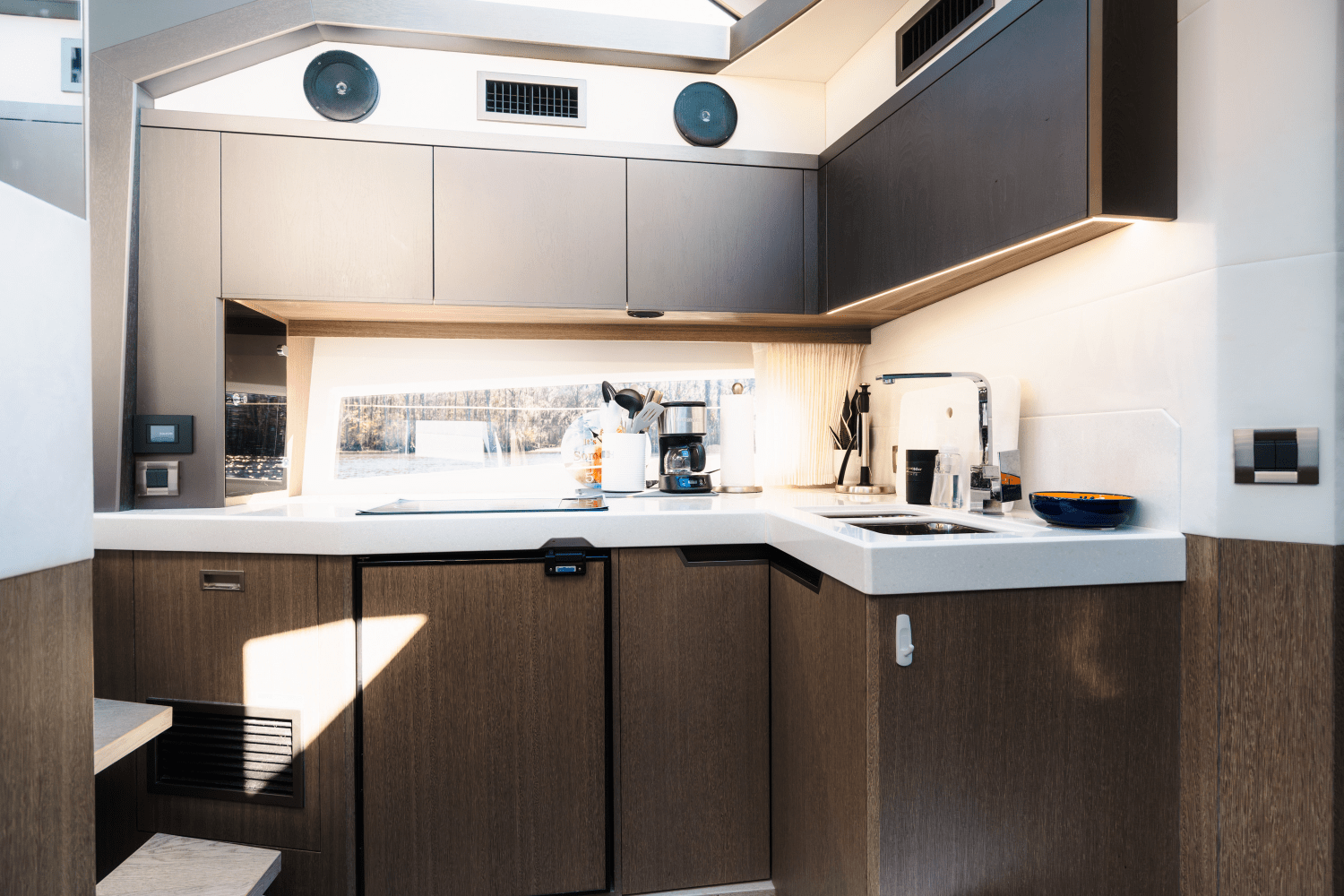 Slide: The Image of Galeon 425 HTS 2023 - 18